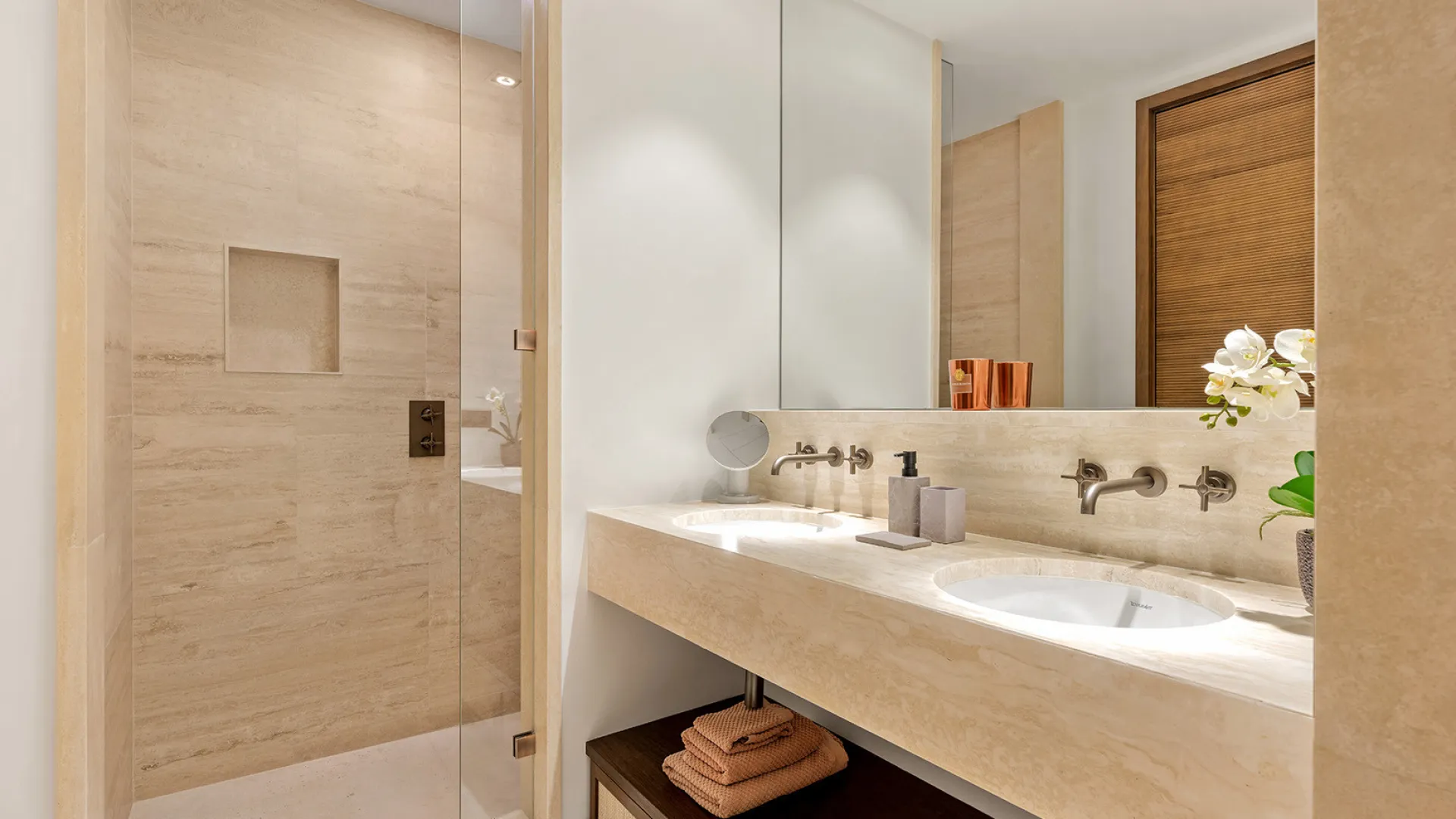 Buy apartment with 3 bedrooms in Finca Cortesin