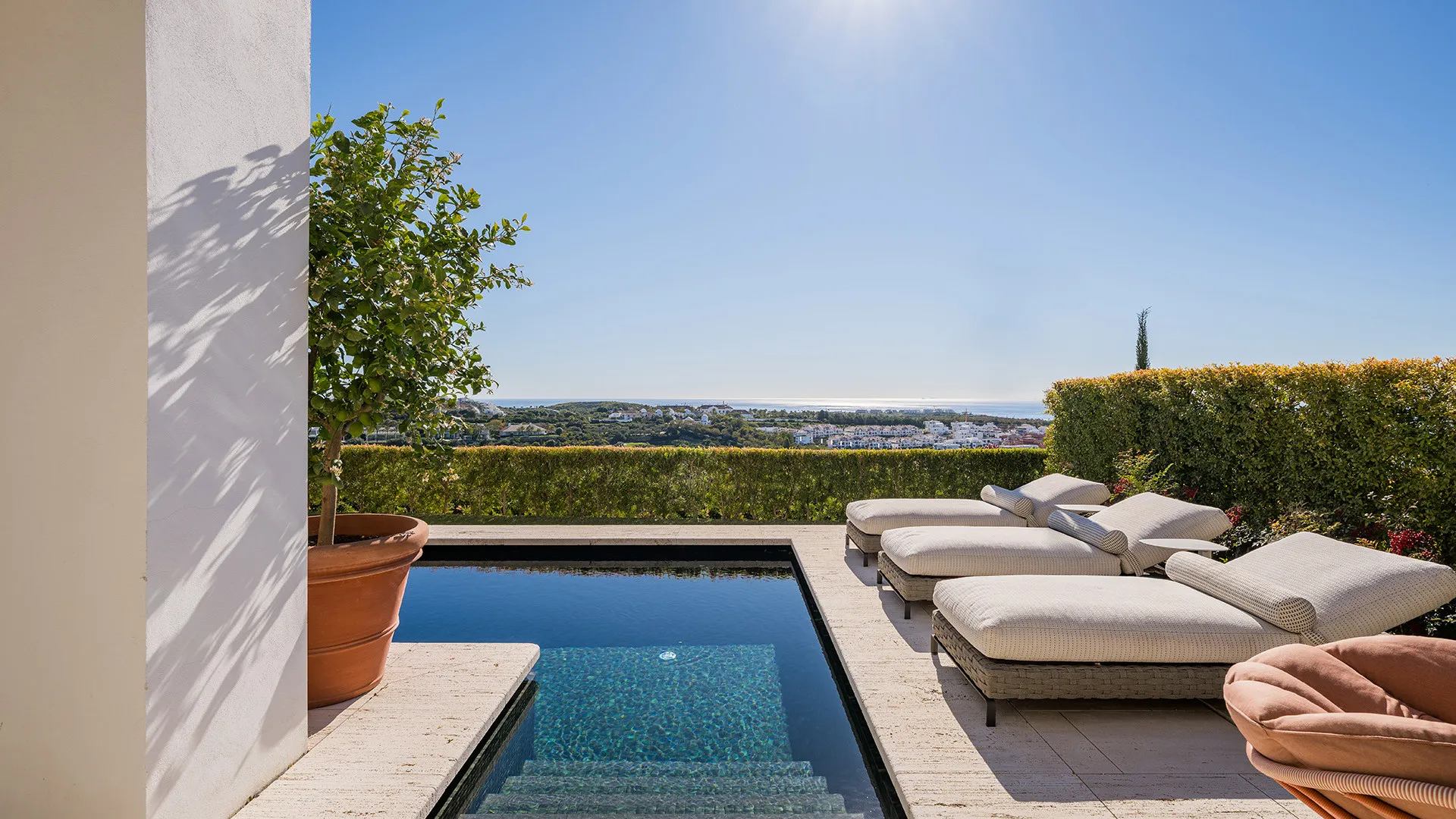 Buy apartment with 3 bedrooms in Finca Cortesin