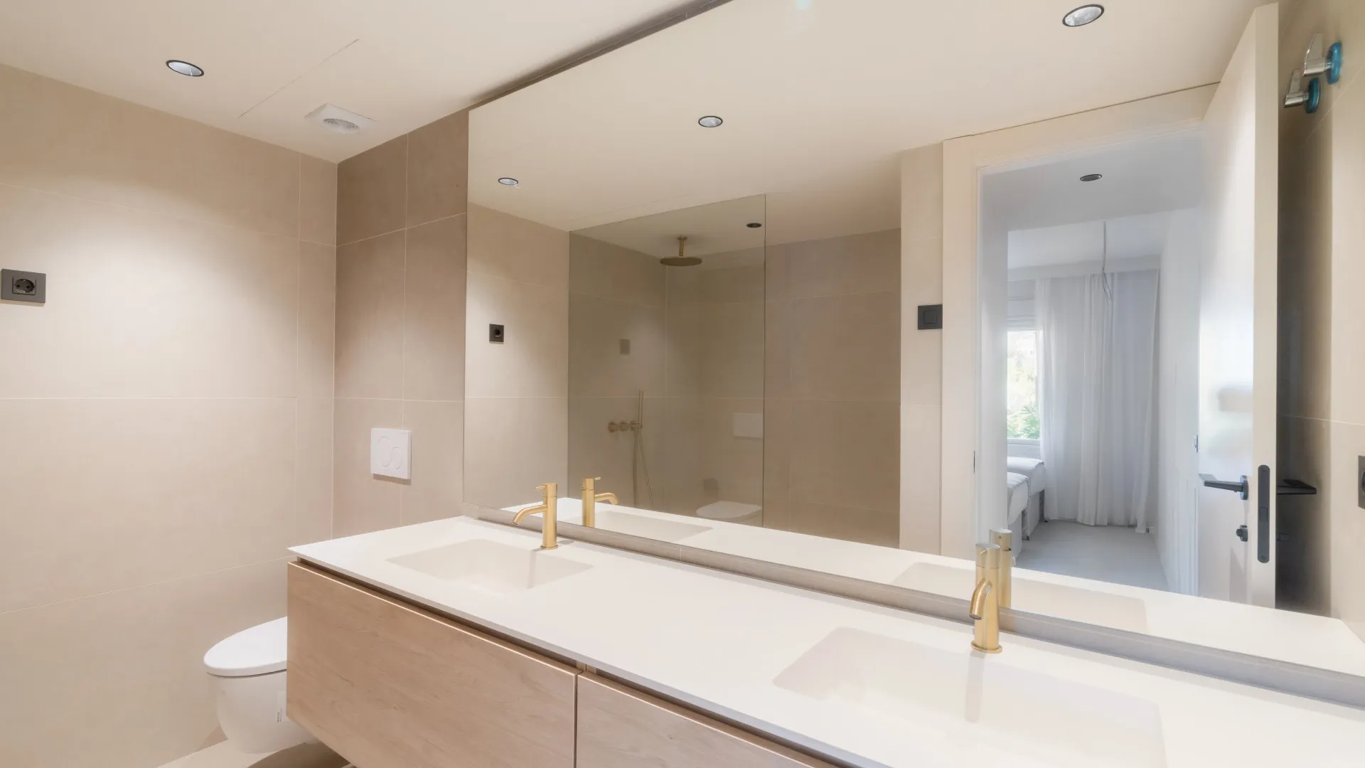Apartamento planta baja en venta con 3 dormitorios en Palacetes Los Belvederes