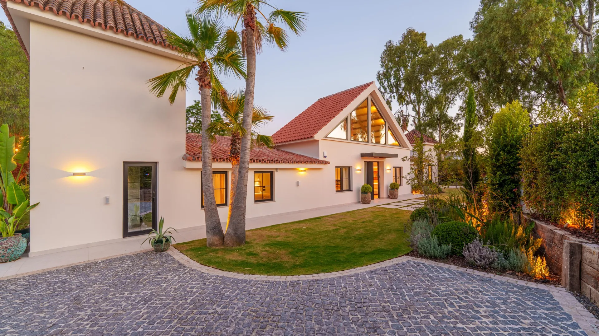 Villa for sale in Marbella - Puerto Banus with 5 bedrooms