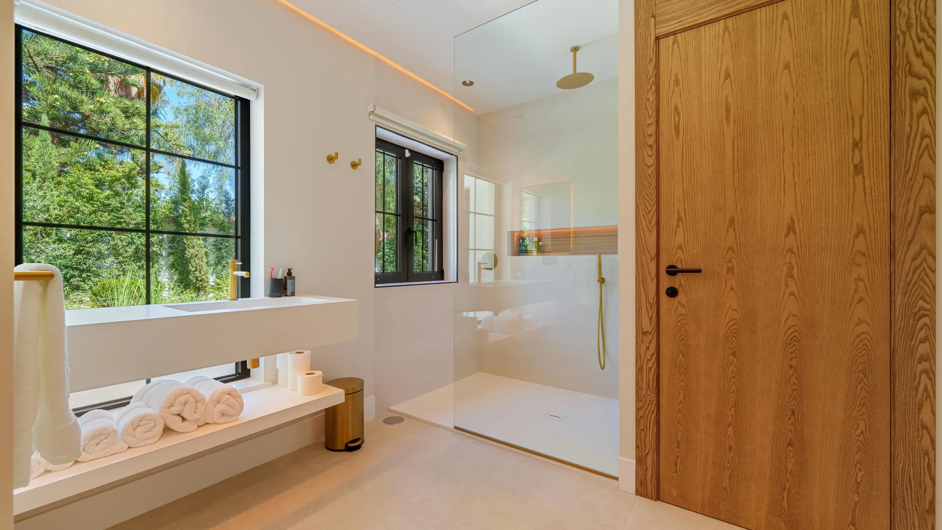 Villa for sale in Marbella - Puerto Banus with 5 bedrooms