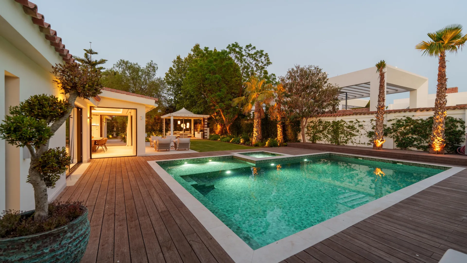 Villa for sale in Marbella - Puerto Banus with 5 bedrooms