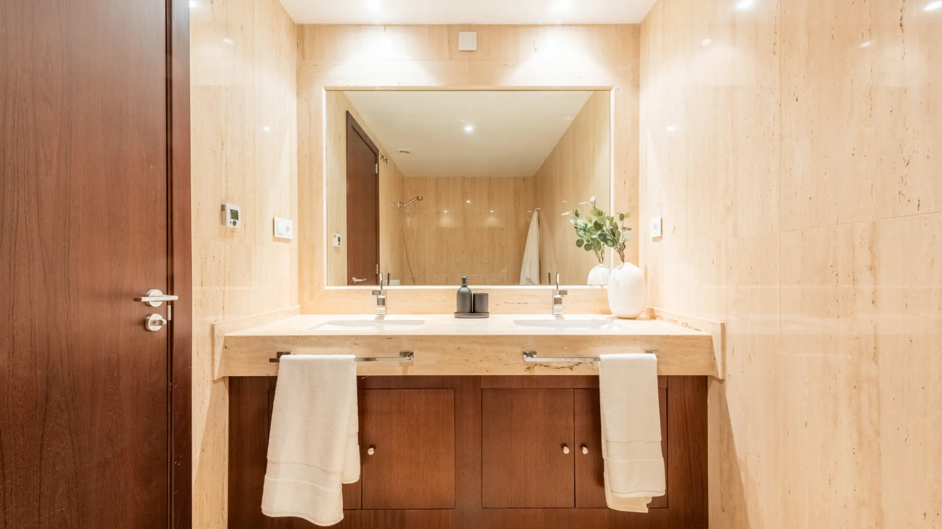 Buy penthouse with 3 bedrooms in Medina de Banús
