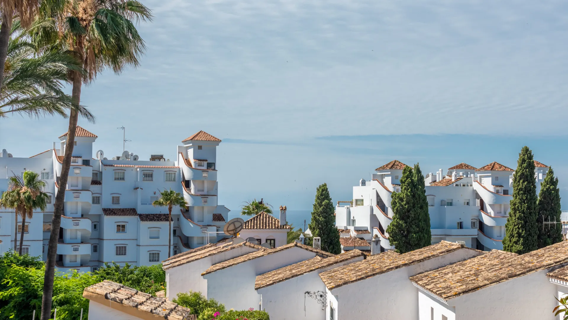 Buy penthouse with 3 bedrooms in Medina de Banús