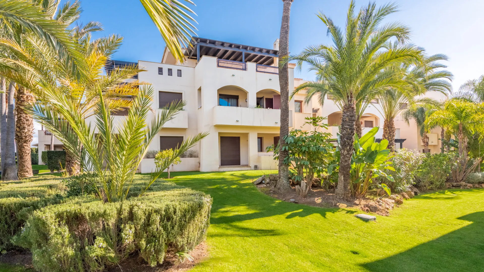 Buy penthouse with 3 bedrooms in Medina de Banús