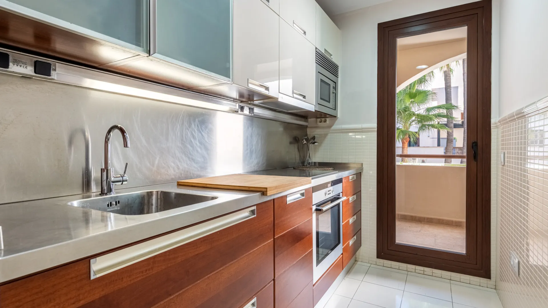 For sale 2 bedrooms apartment in Medina de Banús
