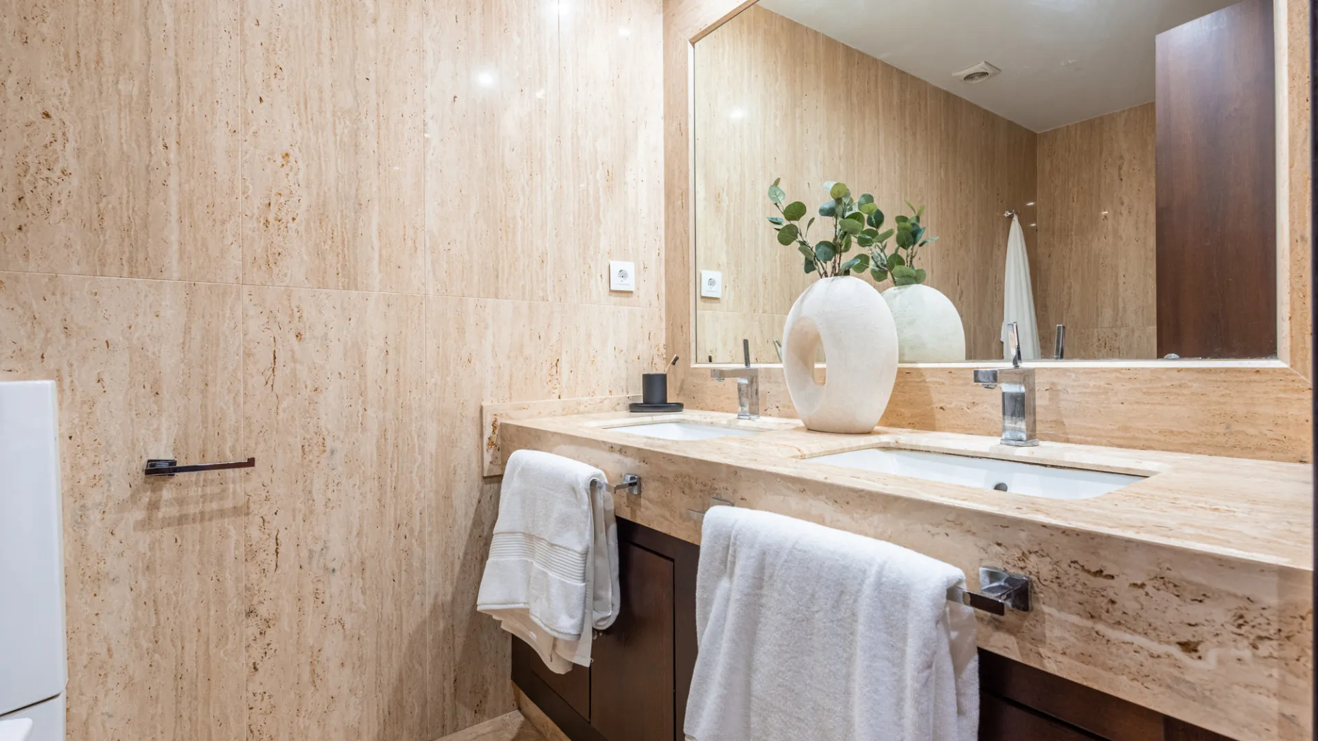 For sale 2 bedrooms apartment in Medina de Banús