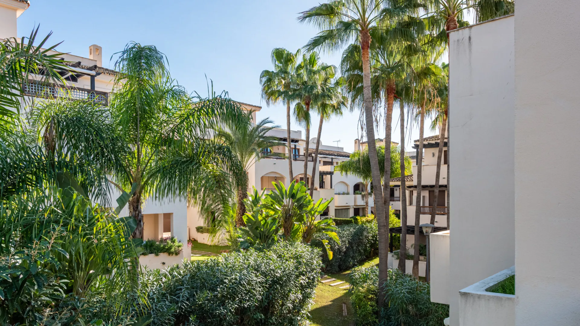 For sale 2 bedrooms apartment in Medina de Banús