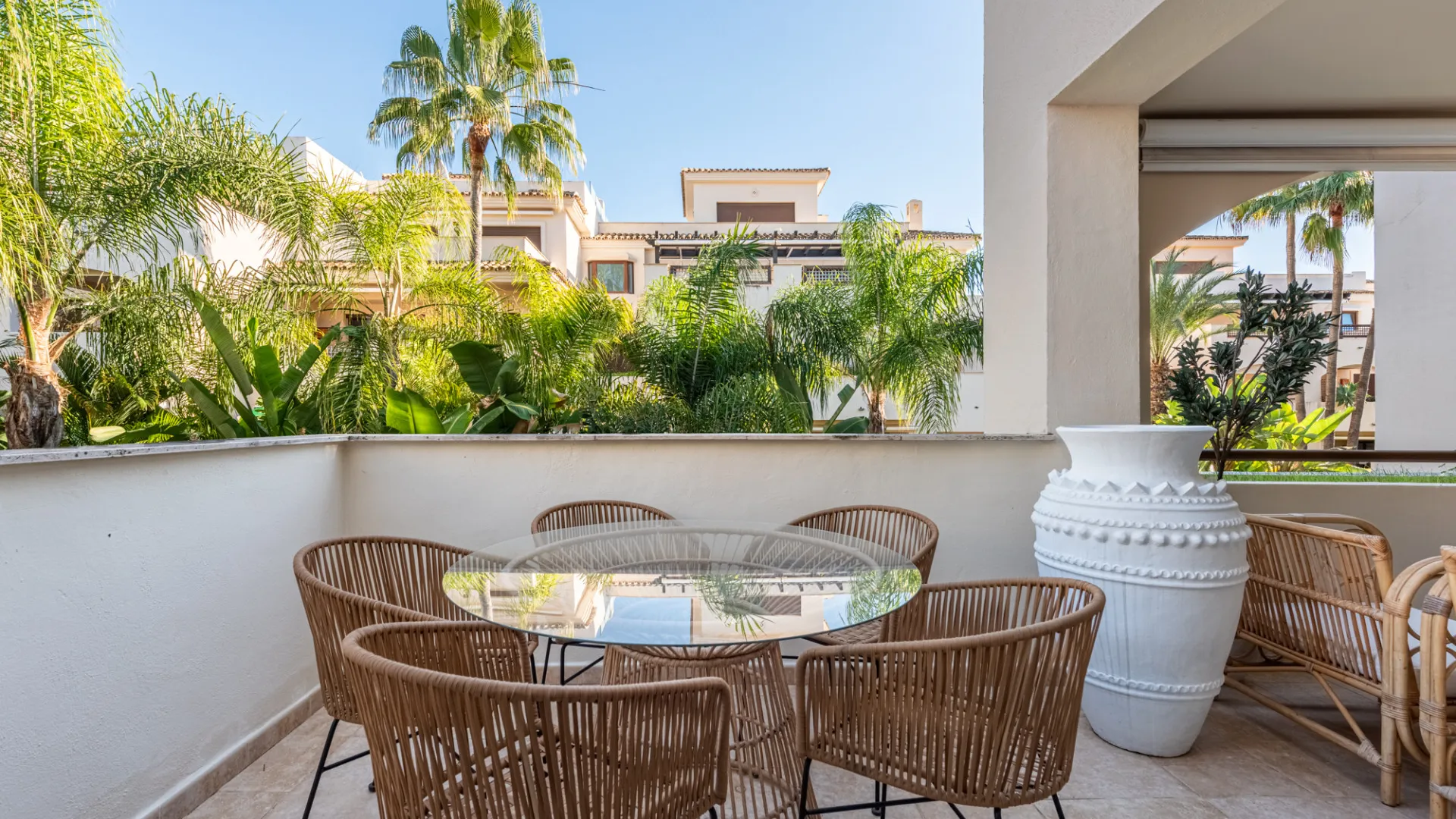 For sale 2 bedrooms apartment in Medina de Banús