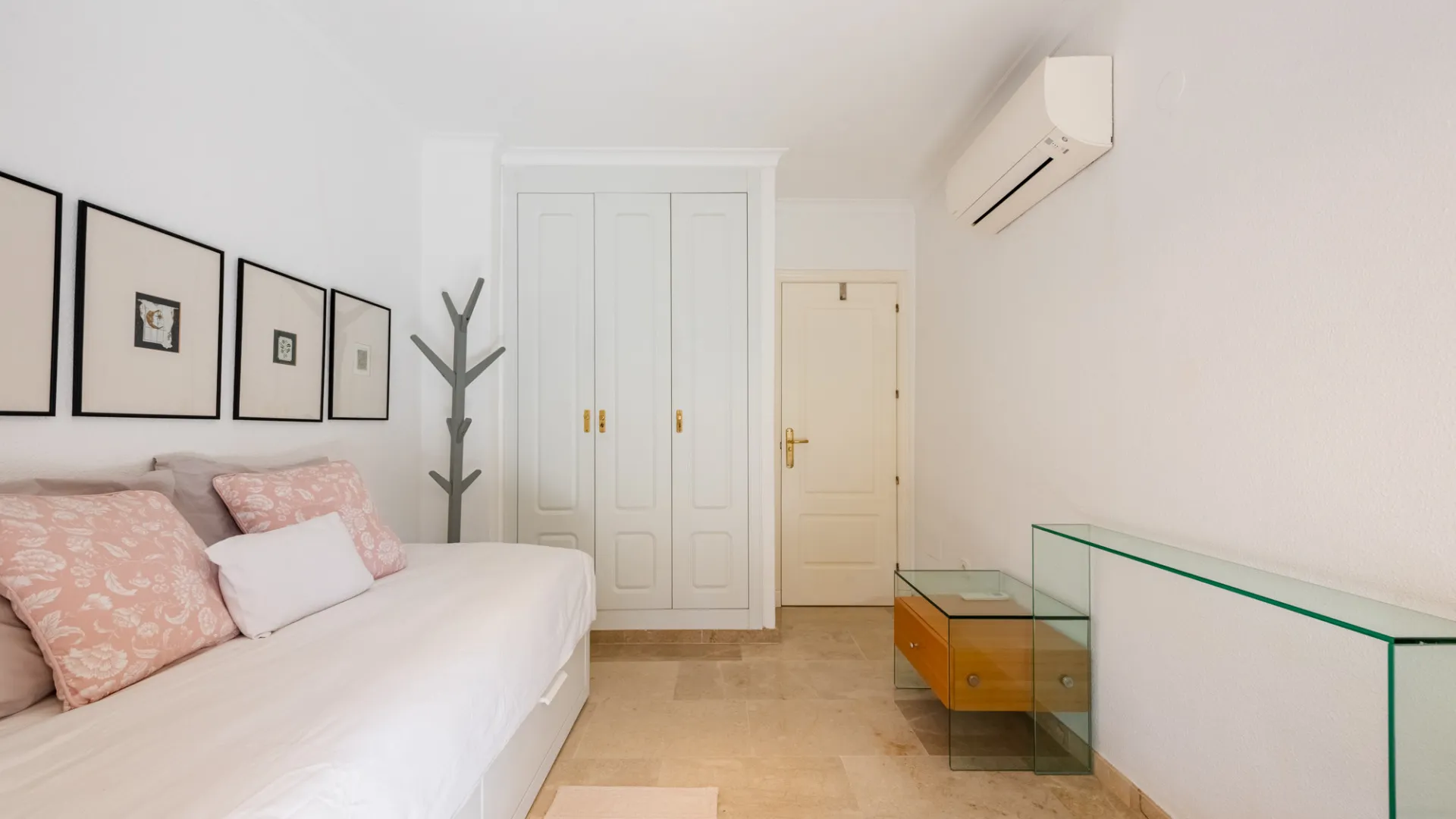 For sale Coto Real II apartment with 2 bedrooms