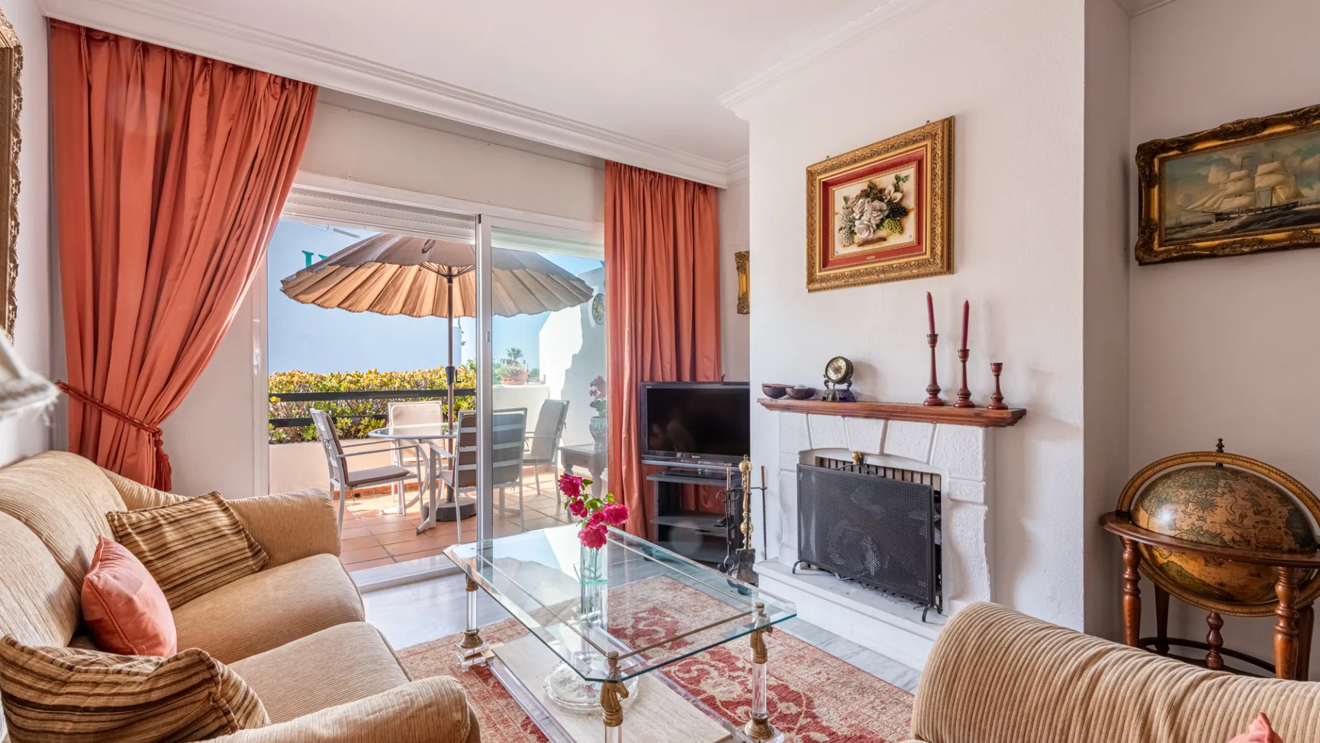 For sale duplex penthouse with 4 bedrooms in Guadalmina Baja