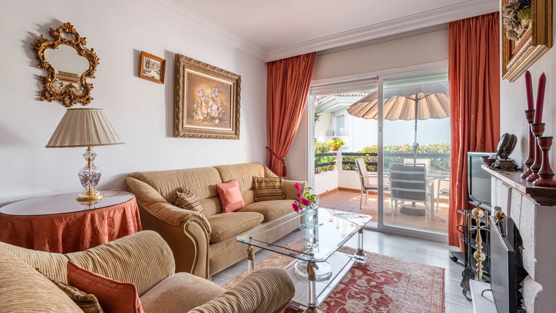For sale duplex penthouse with 4 bedrooms in Guadalmina Baja