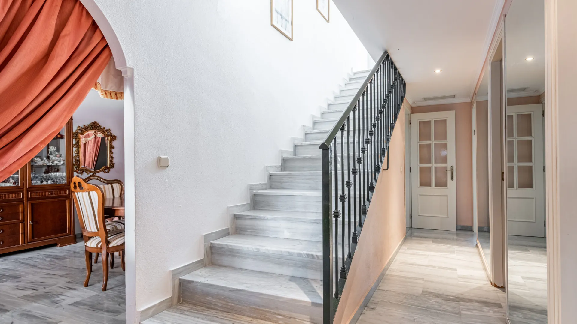 For sale duplex penthouse with 4 bedrooms in Guadalmina Baja
