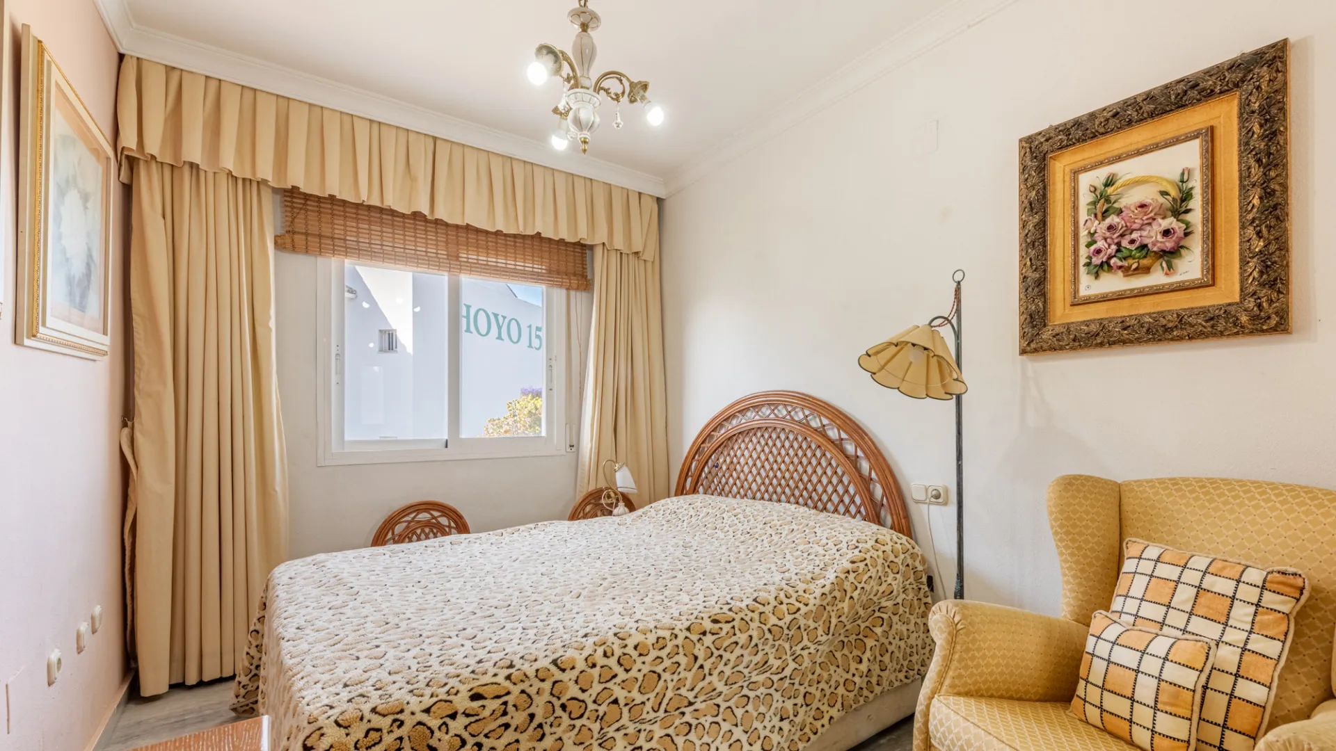 For sale duplex penthouse with 4 bedrooms in Guadalmina Baja