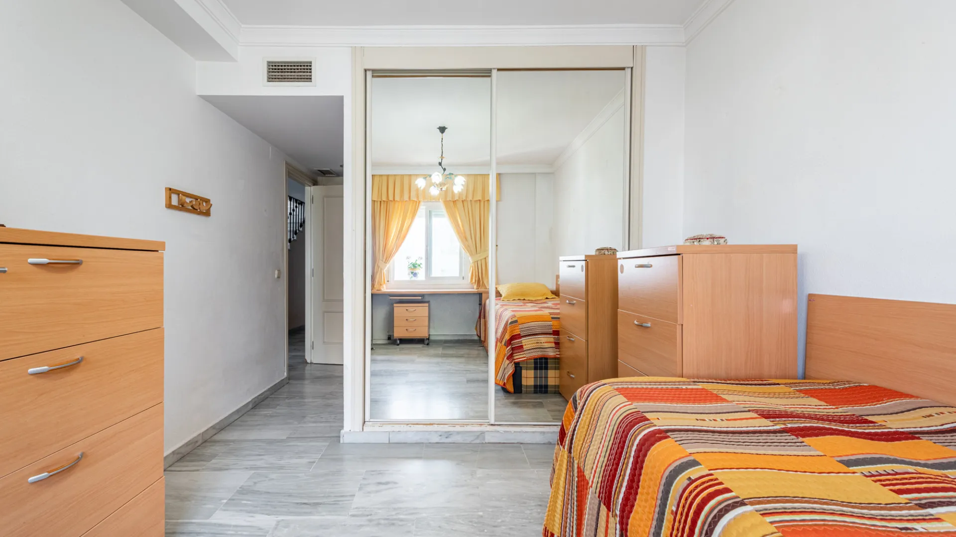 For sale duplex penthouse with 4 bedrooms in Guadalmina Baja