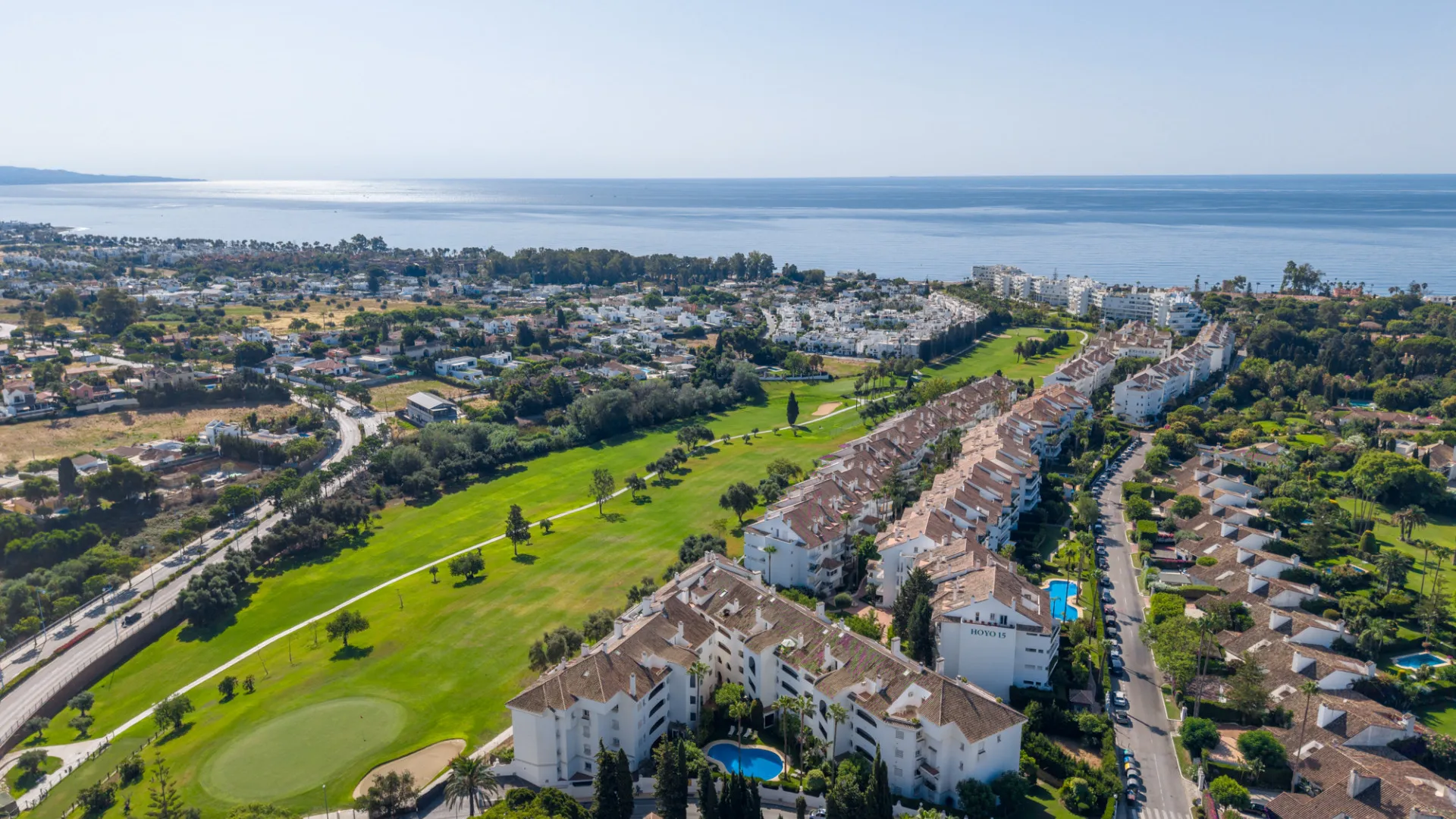 For sale duplex penthouse with 4 bedrooms in Guadalmina Baja