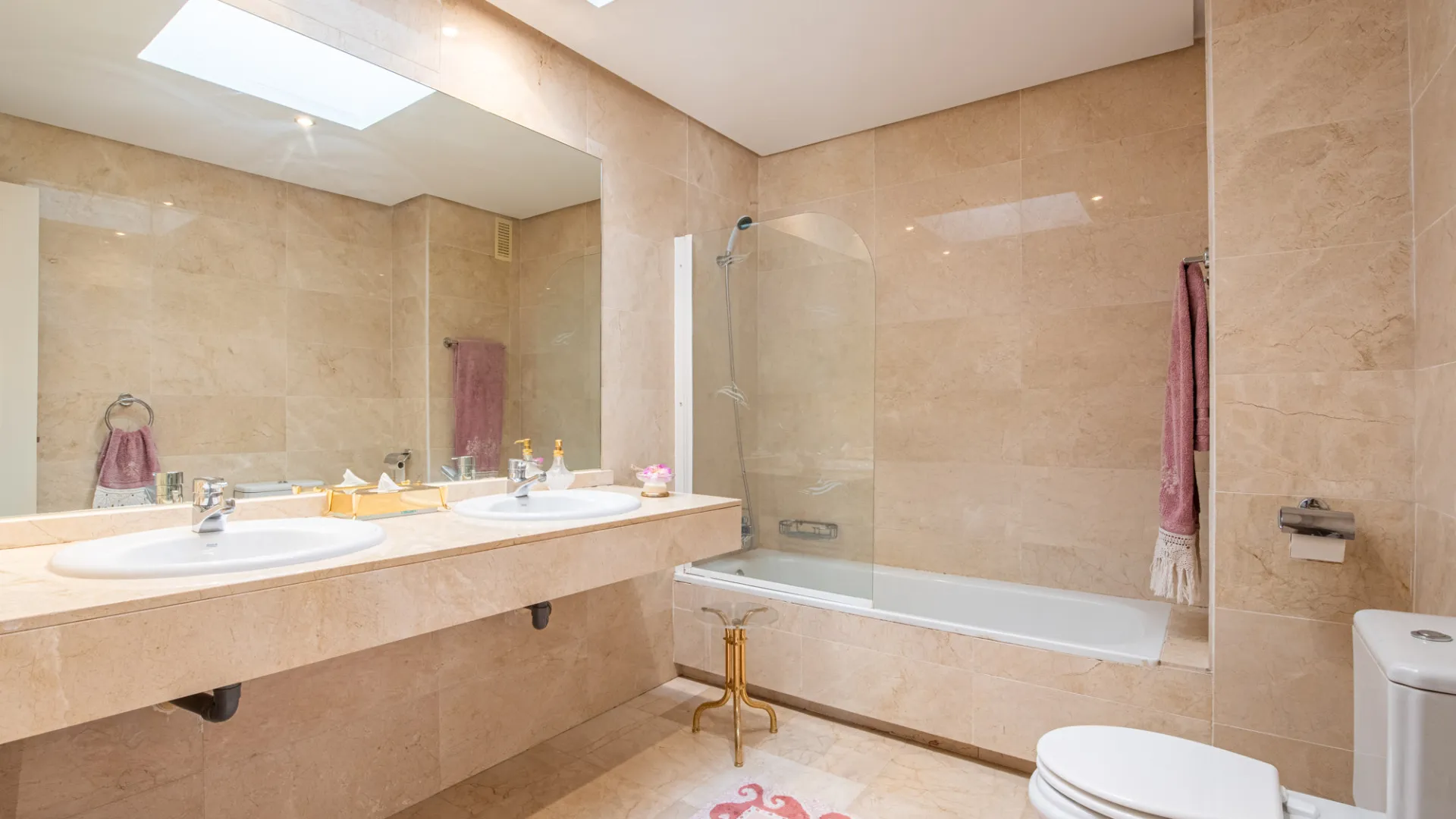 For sale duplex penthouse with 4 bedrooms in Guadalmina Baja