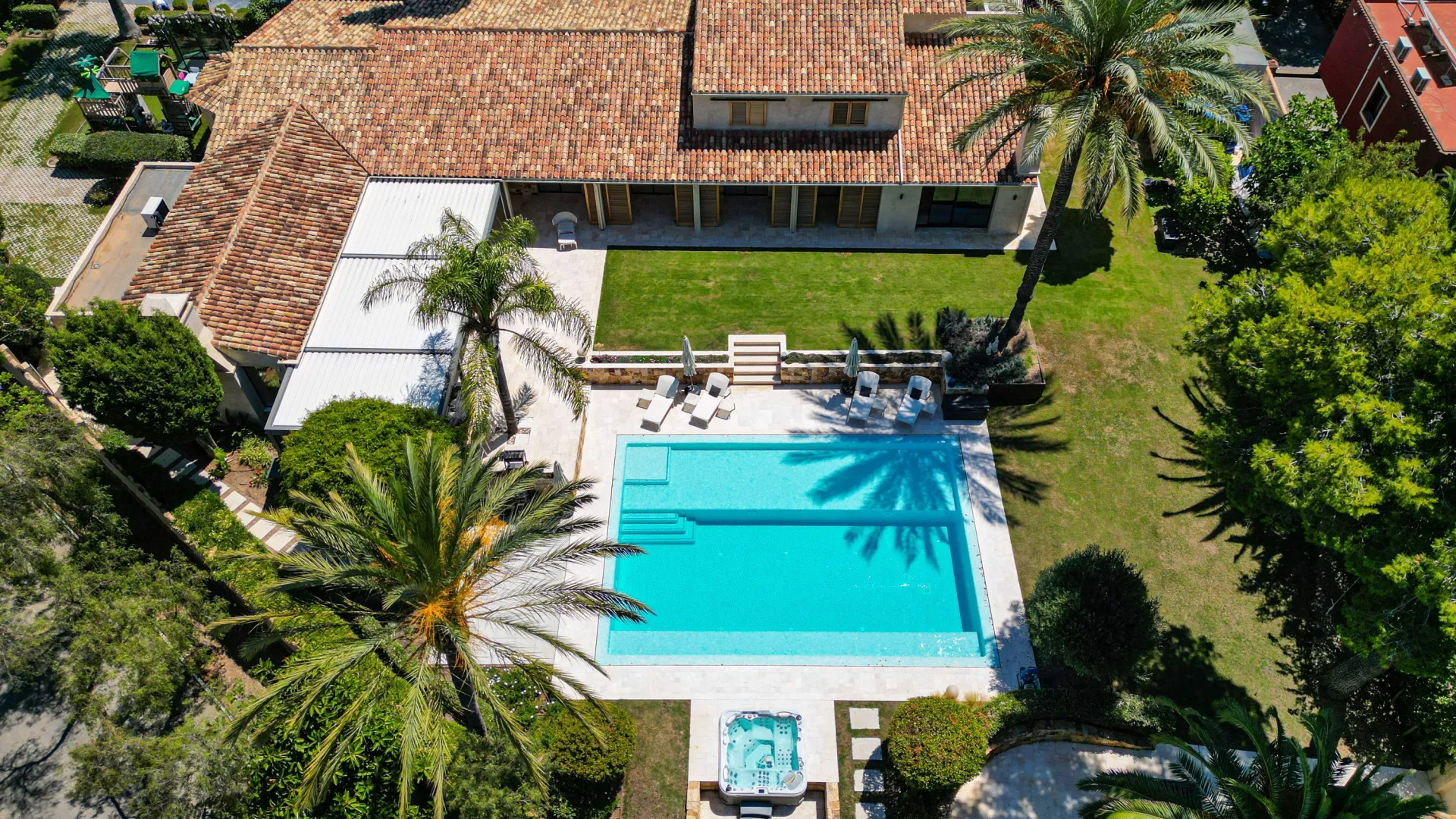 Comprar villa de 8 dormitorios en Rio Real