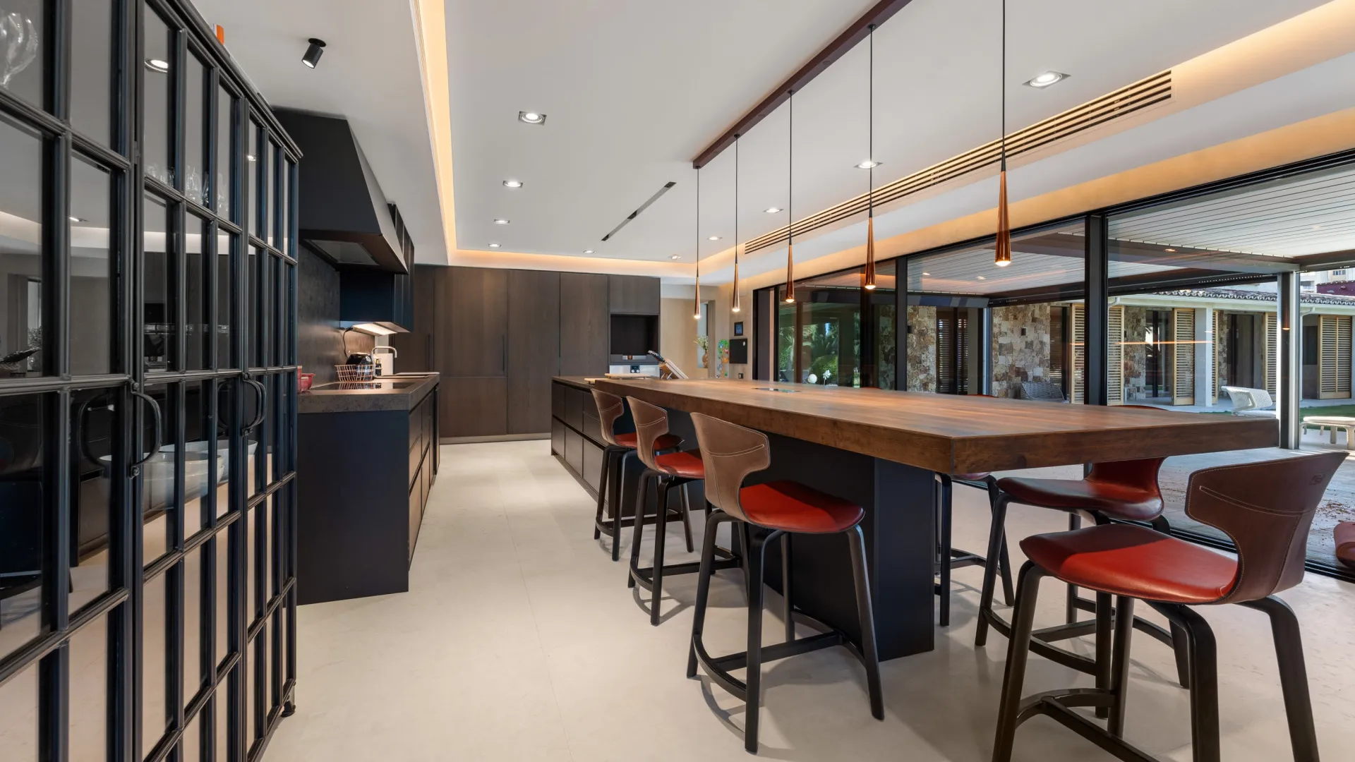Comprar villa de 8 dormitorios en Rio Real