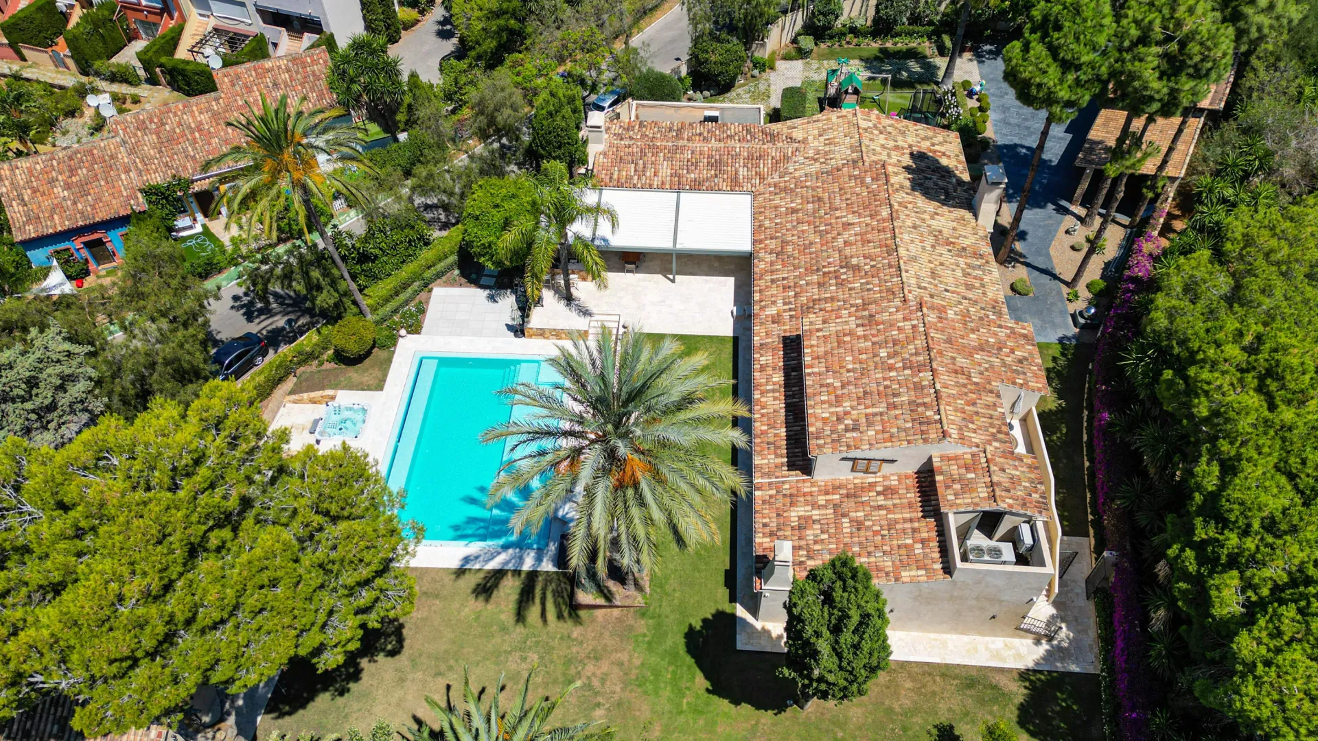 Comprar villa de 8 dormitorios en Rio Real