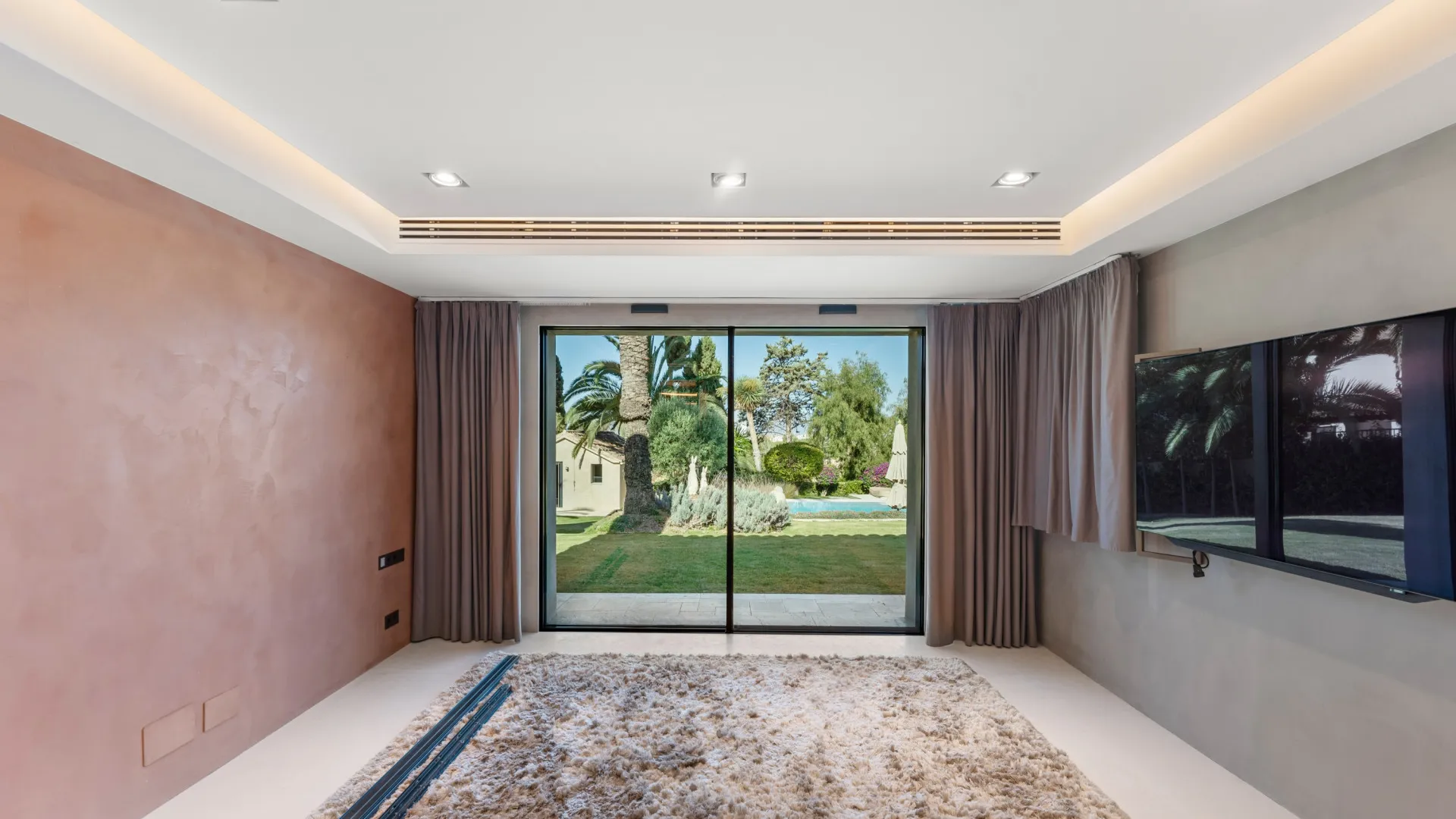 Comprar villa de 8 dormitorios en Rio Real