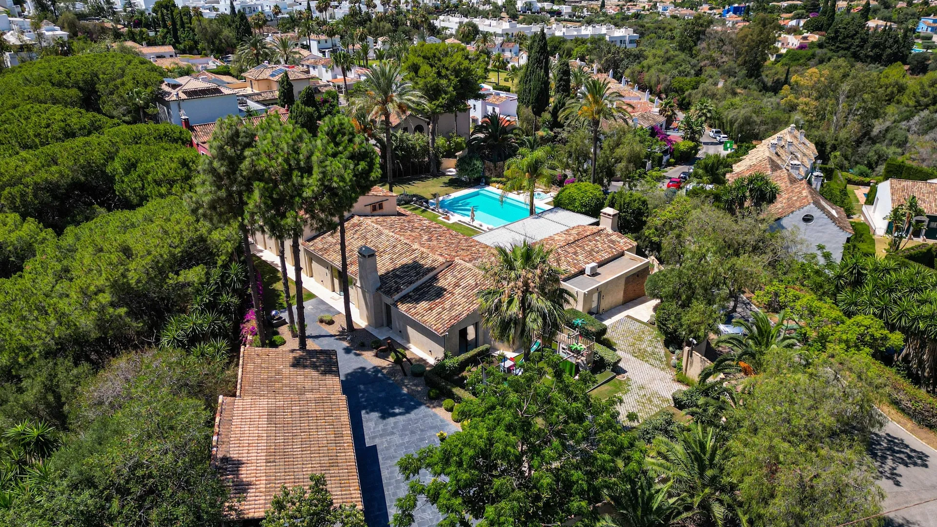Comprar villa de 8 dormitorios en Rio Real