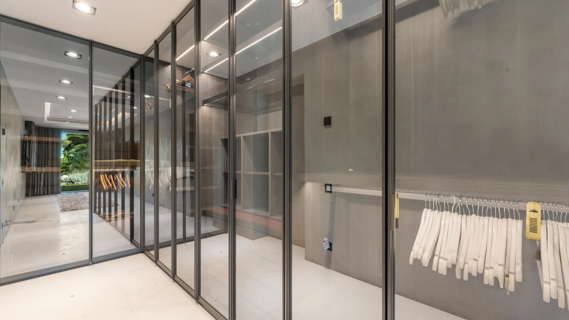 Comprar villa de 8 dormitorios en Rio Real