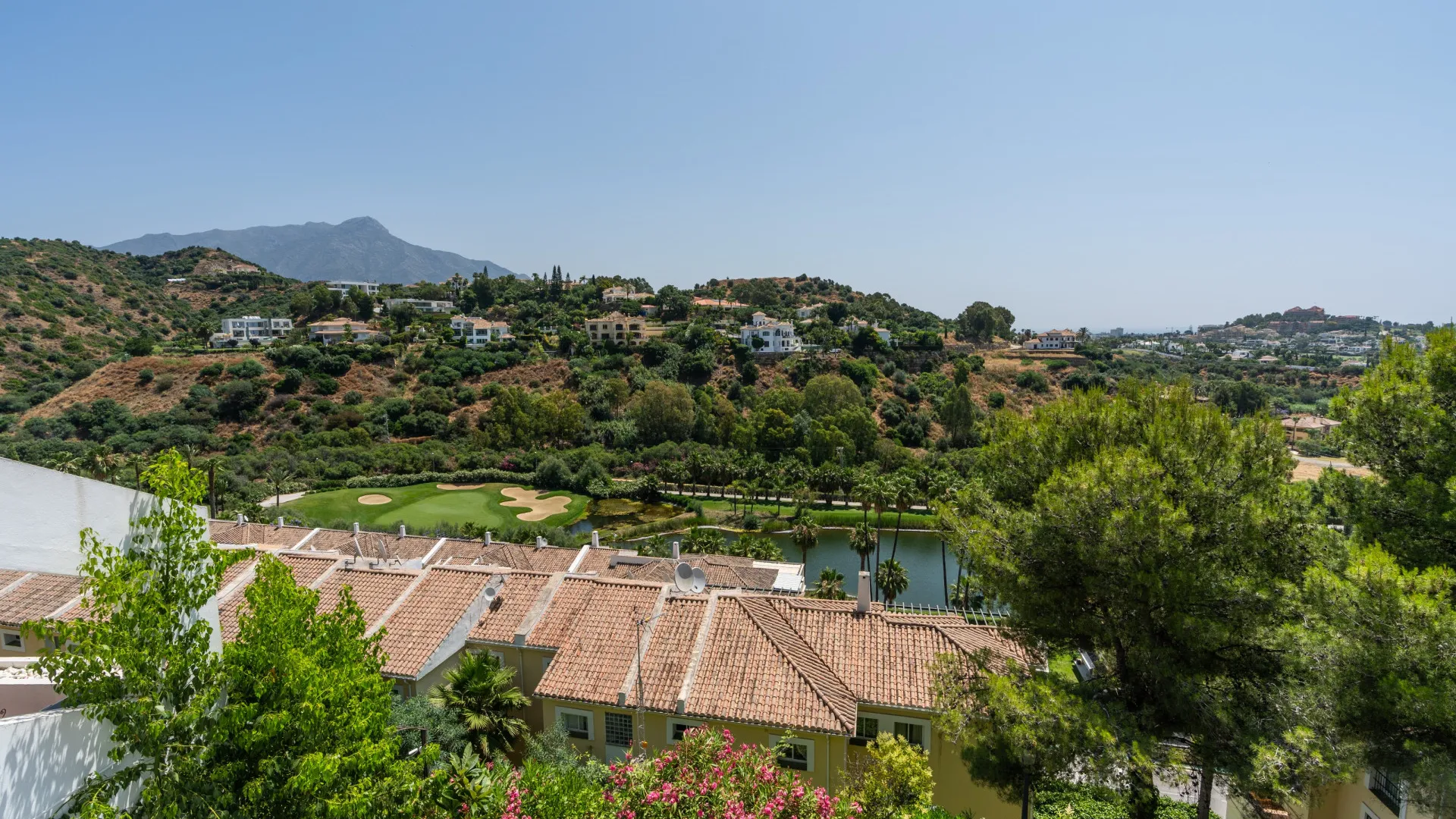 Comprar apartamento en La Quinta de 3 dormitorios