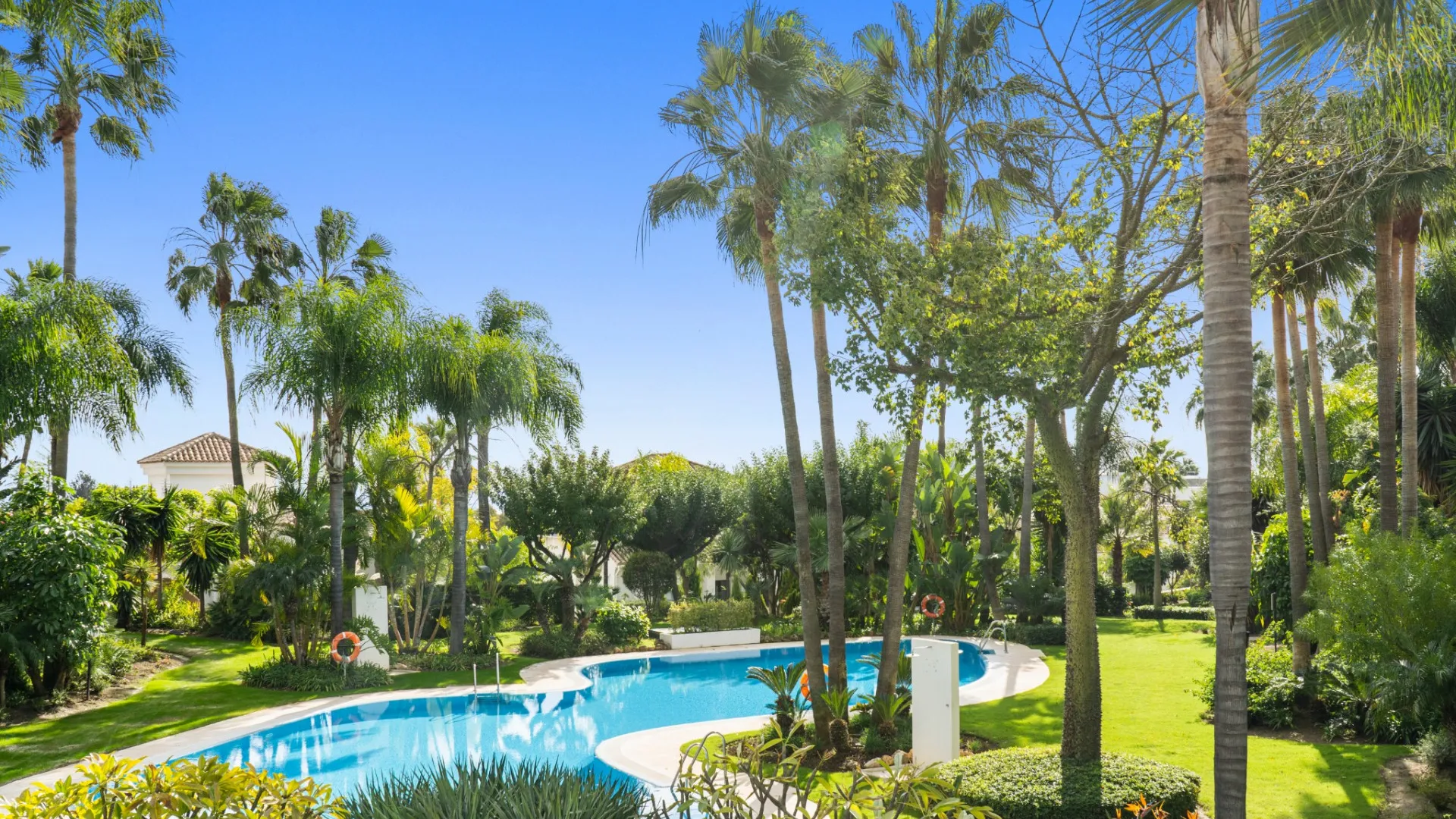 Comprar villa en Lomas de Magna Marbella de 5 dormitorios