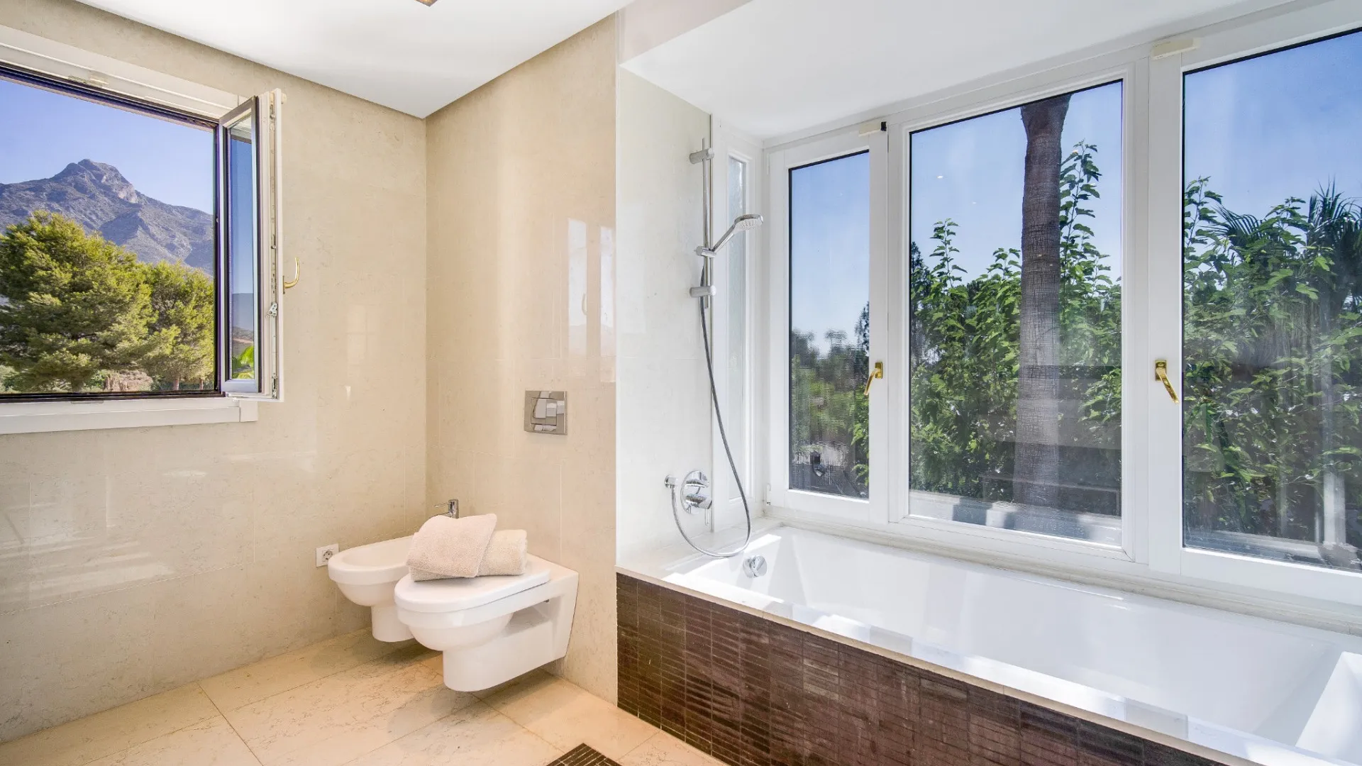 Comprar villa en Lomas de Magna Marbella de 5 dormitorios