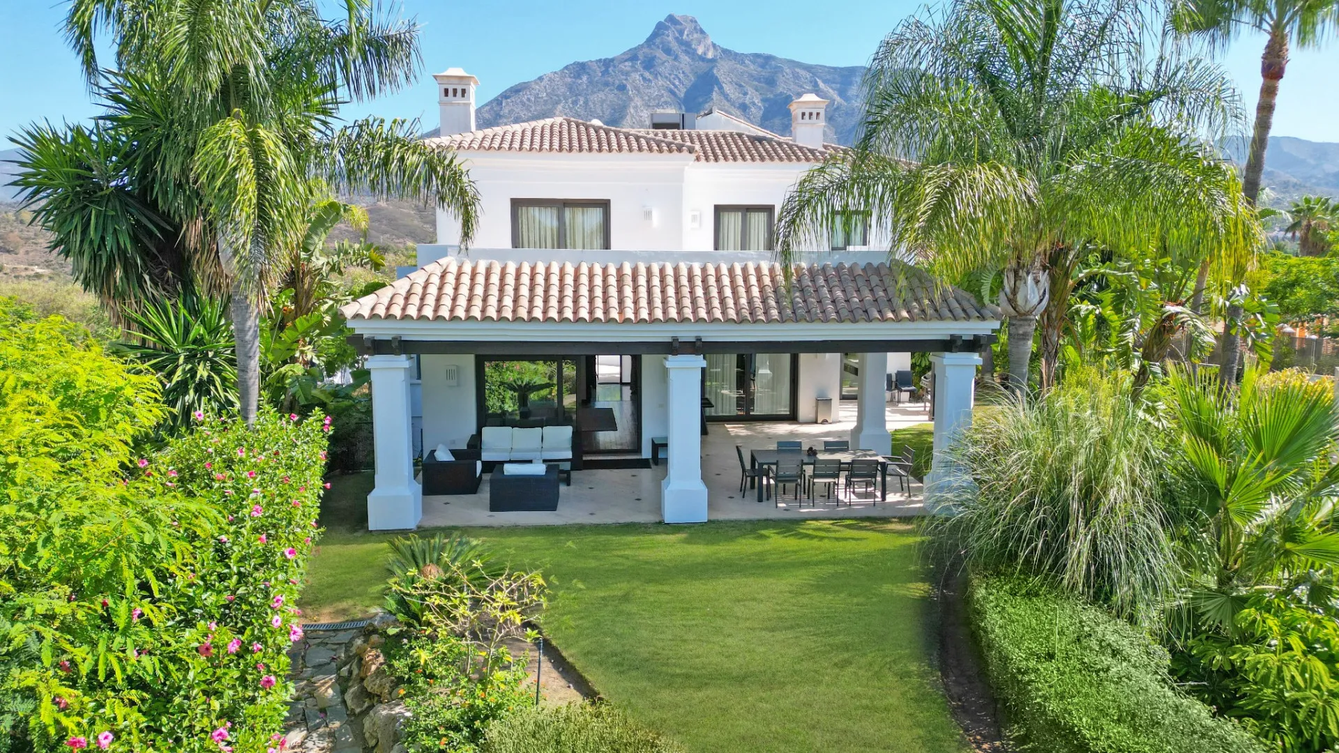 Comprar villa en Lomas de Magna Marbella de 5 dormitorios