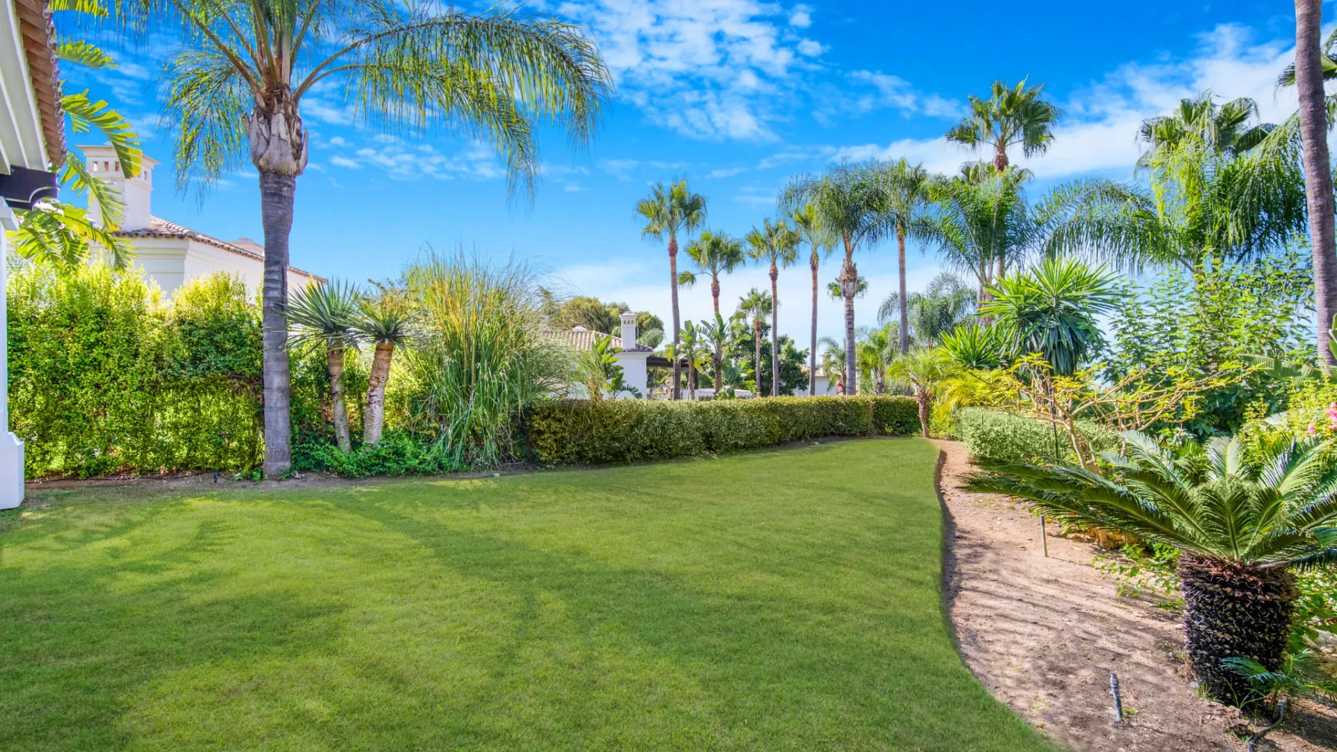 Comprar villa en Lomas de Magna Marbella de 5 dormitorios
