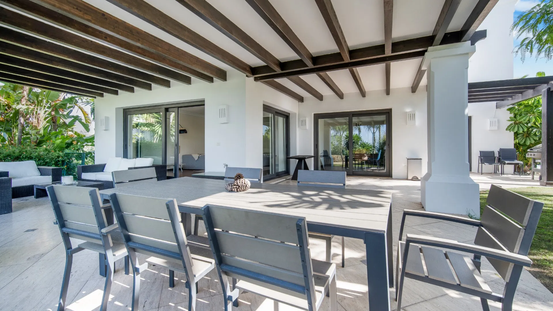 Comprar villa en Lomas de Magna Marbella de 5 dormitorios