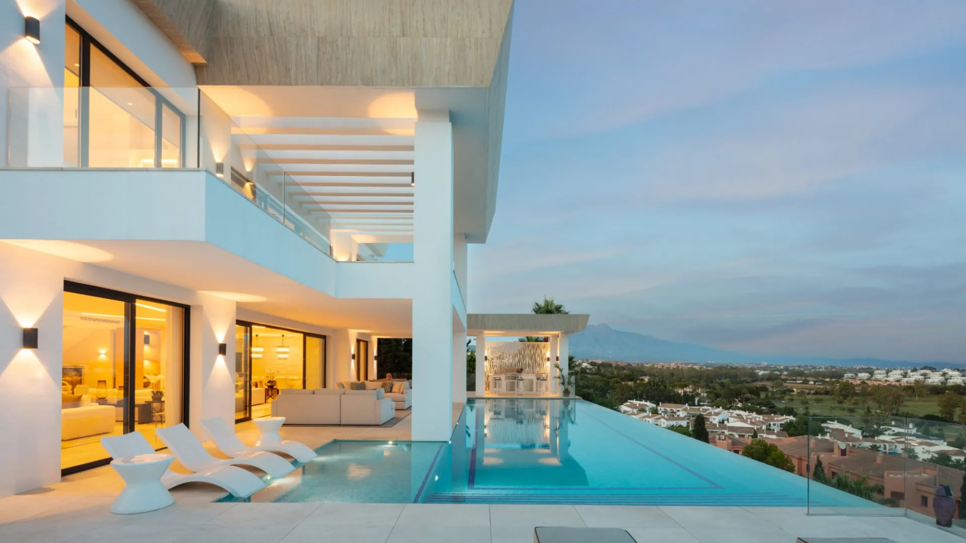 For sale villa with 7 bedrooms in Paraiso Alto