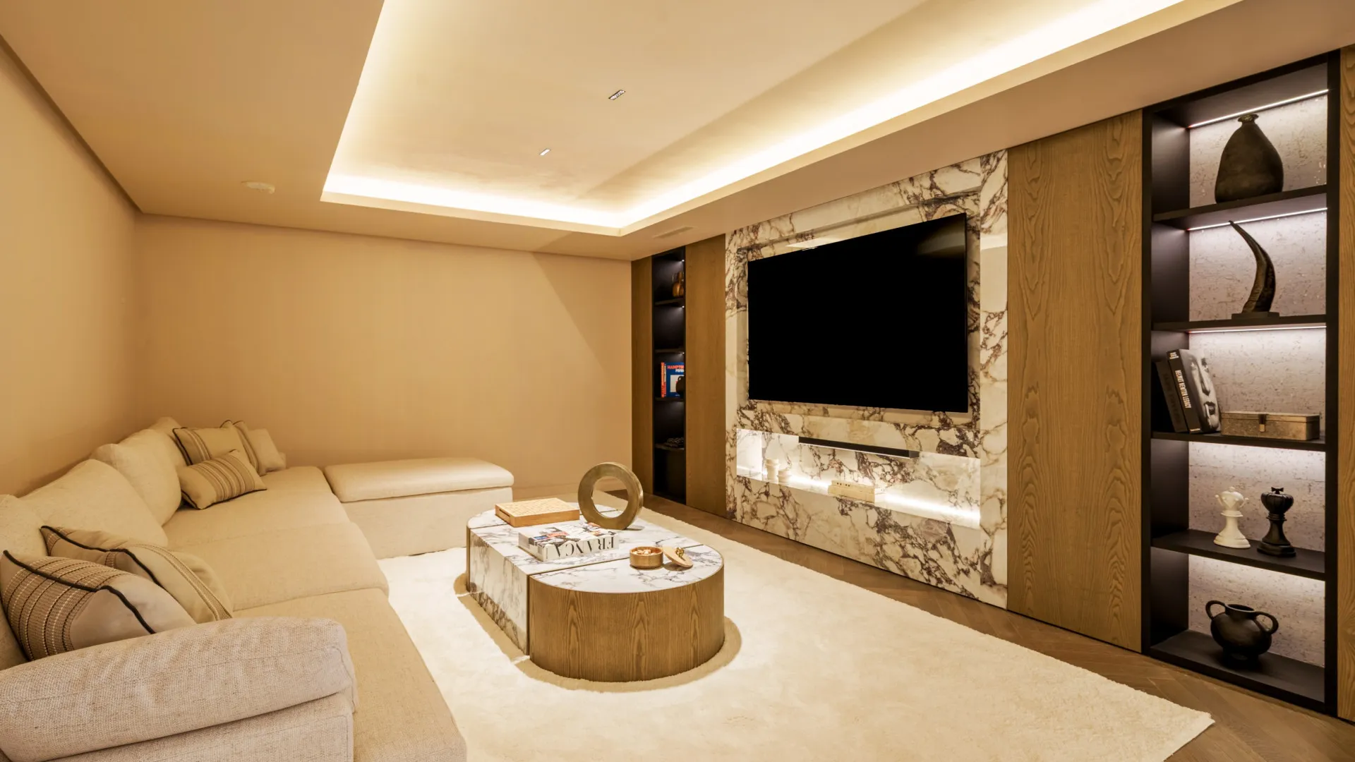 Buy villa in Las Brisas with 5 bedrooms