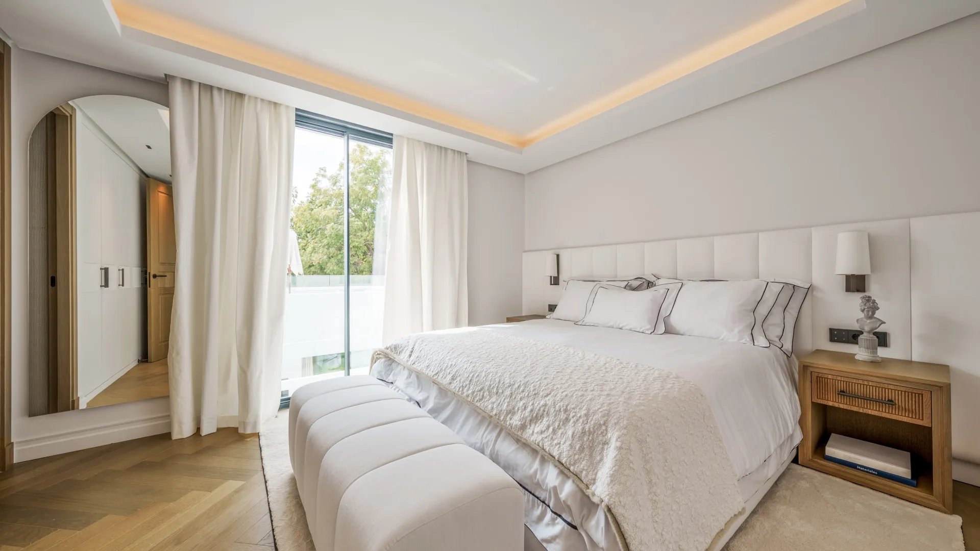 Buy villa in Las Brisas with 5 bedrooms