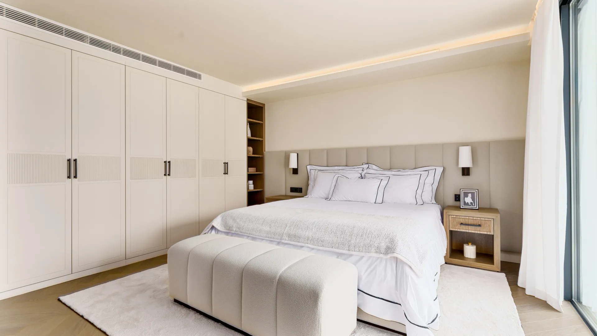 Buy villa in Las Brisas with 5 bedrooms