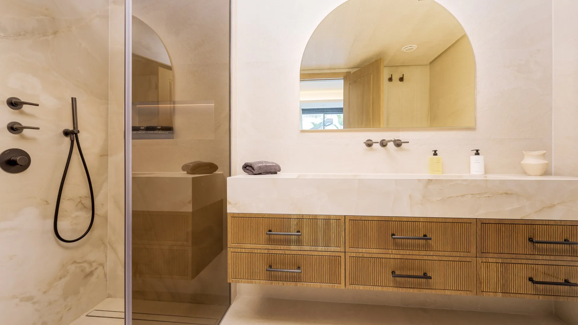 Buy villa in Las Brisas with 5 bedrooms