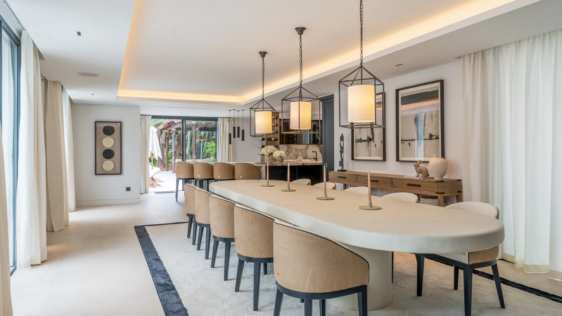 Buy villa in Las Brisas with 5 bedrooms