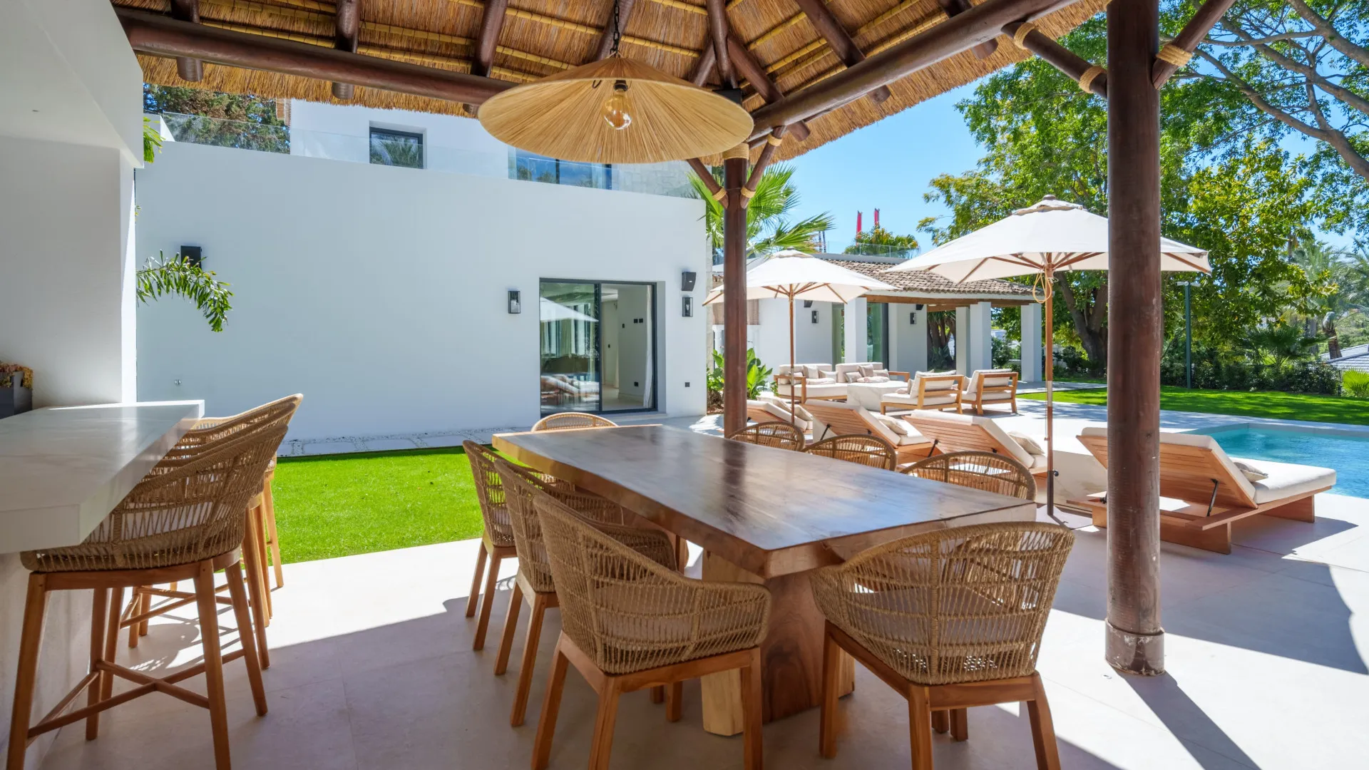 Buy villa in Las Brisas with 5 bedrooms