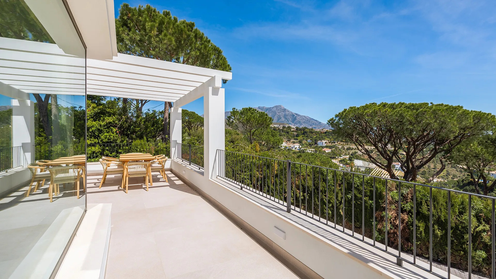 Comprar villa en El Madroñal de 5 dormitorios