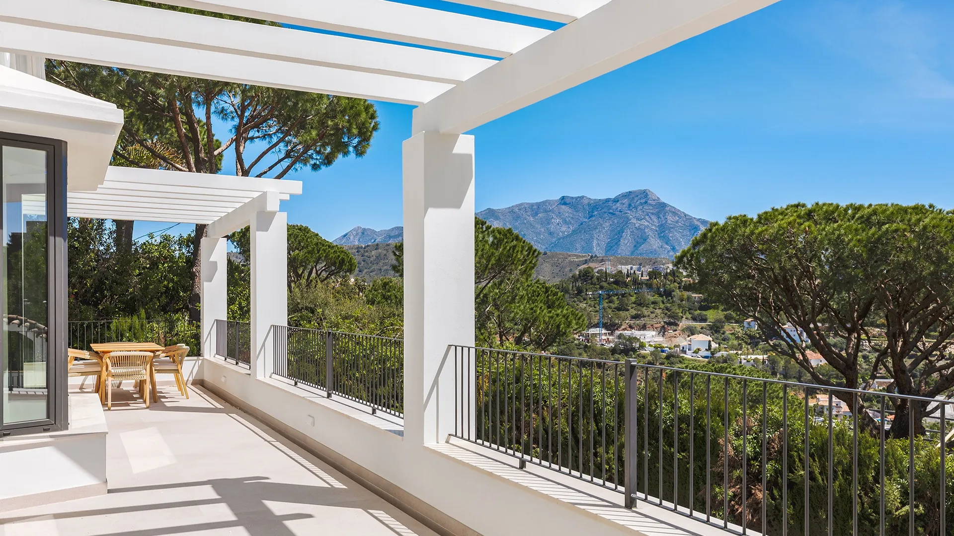 Comprar villa en El Madroñal de 5 dormitorios