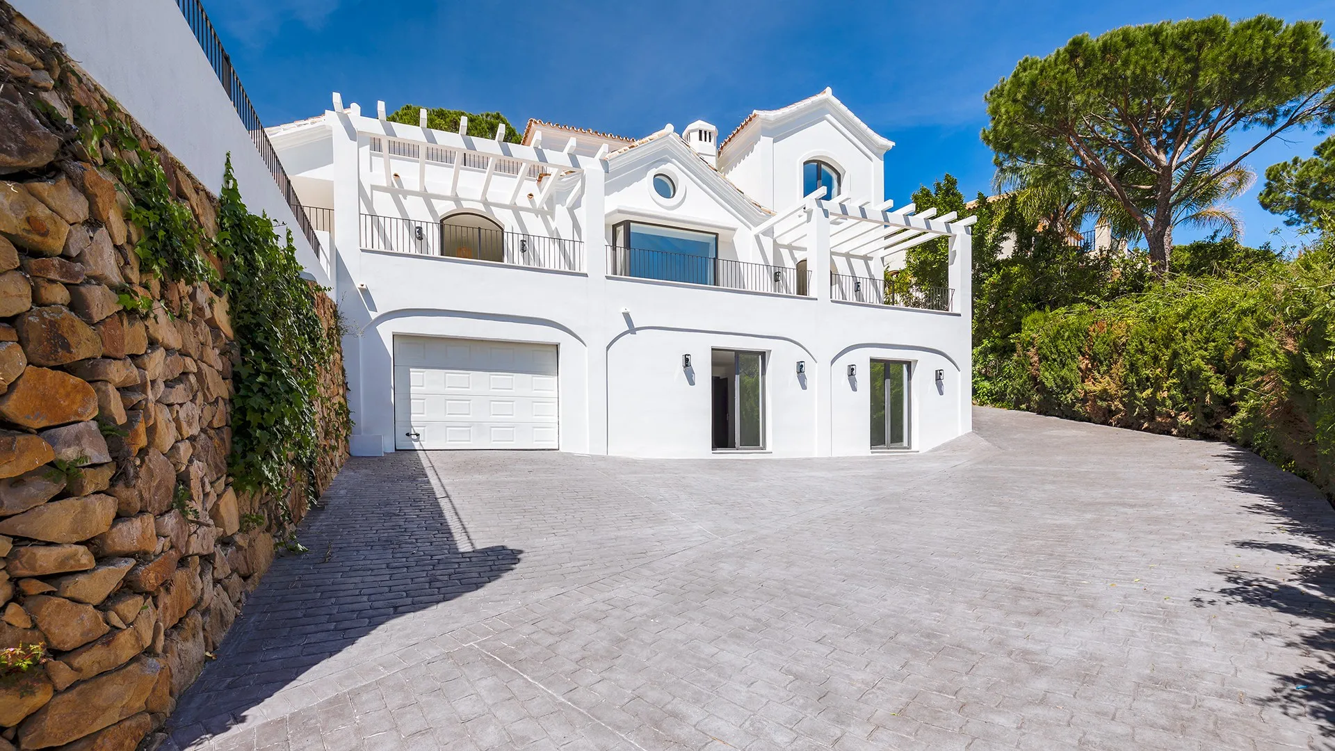 Comprar villa en El Madroñal de 5 dormitorios