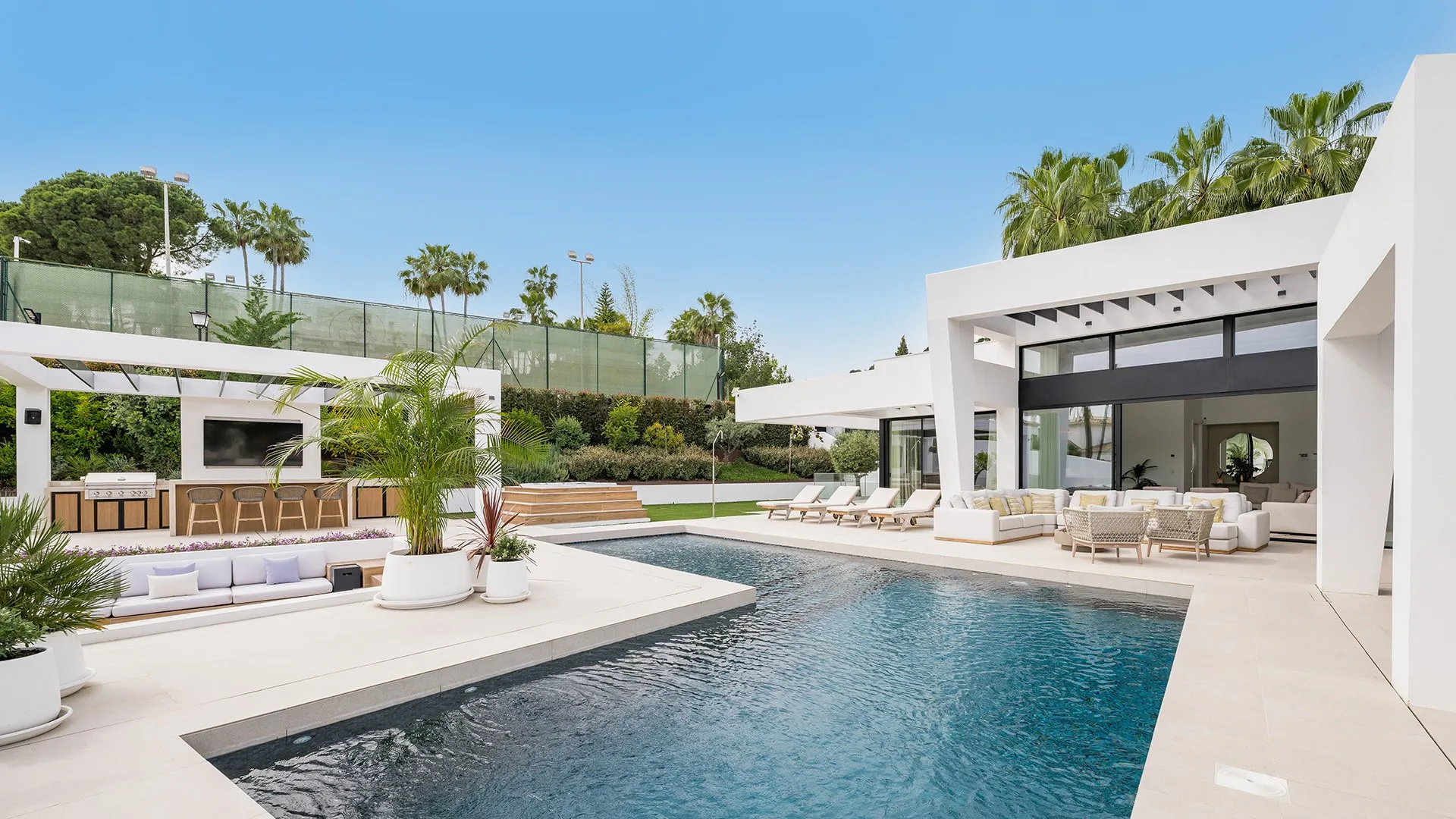 Villa a la venta de 6 dormitorios en Los Naranjos Golf