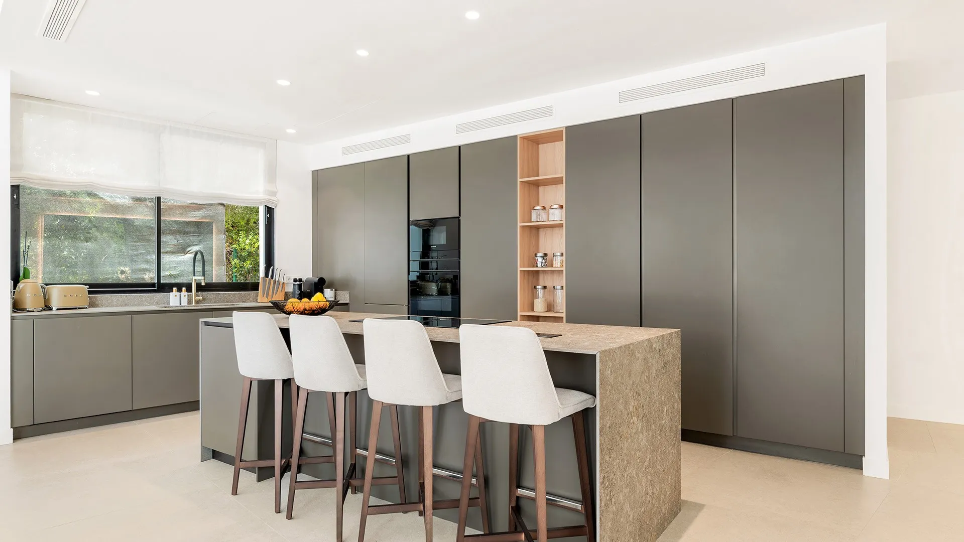 Villa a la venta de 6 dormitorios en Los Naranjos Golf