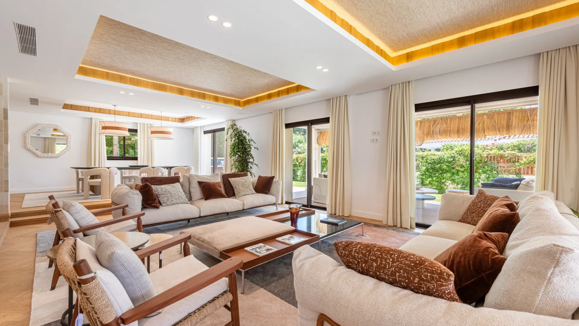 Buy Casasola 6 bedrooms villa