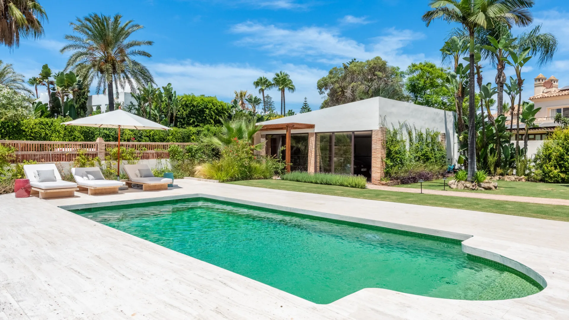 Buy Casasola 6 bedrooms villa