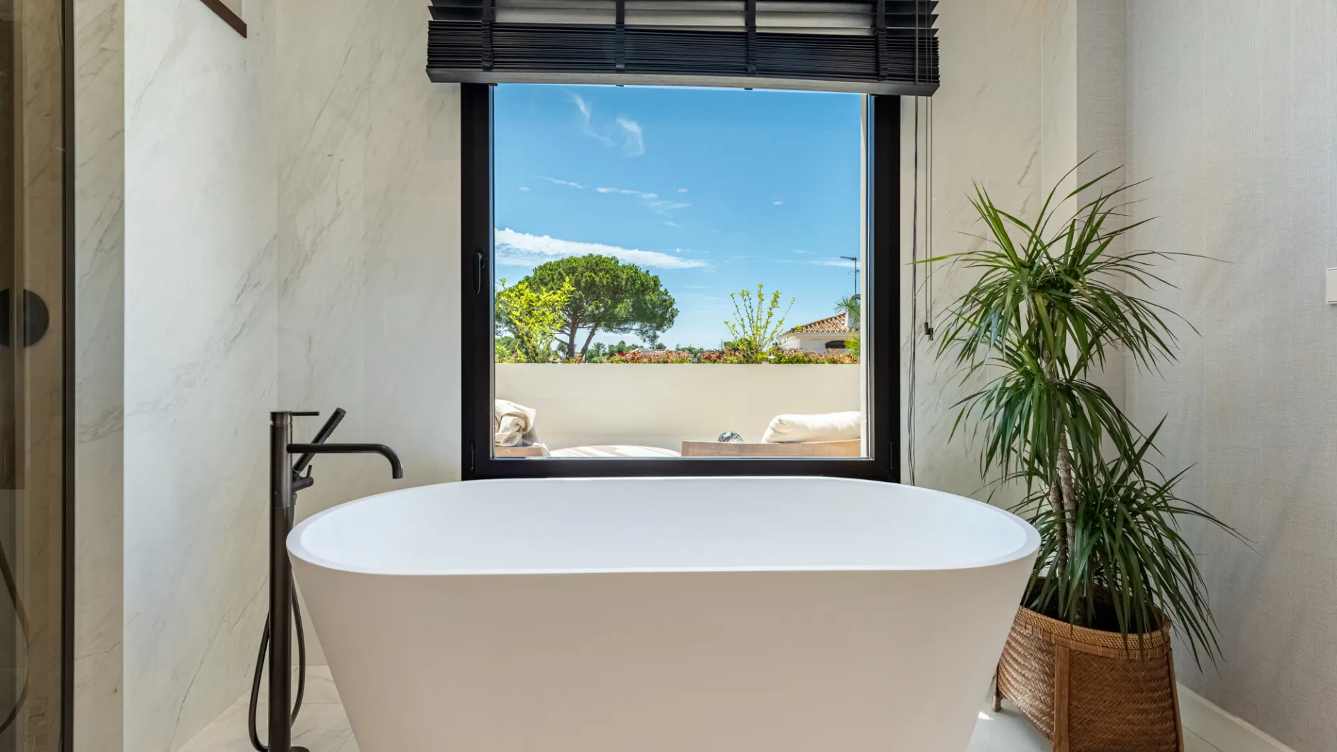 Buy Casasola 6 bedrooms villa