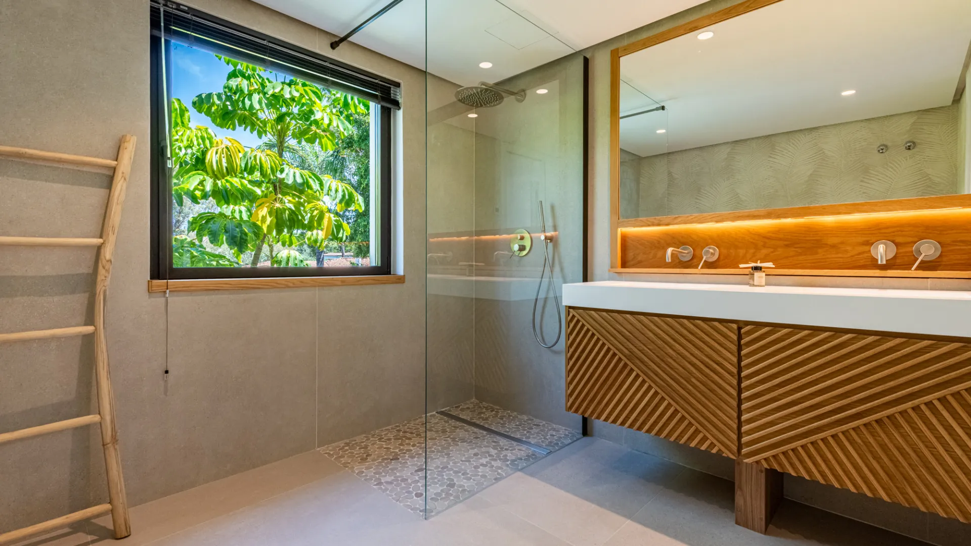 Buy Casasola 6 bedrooms villa