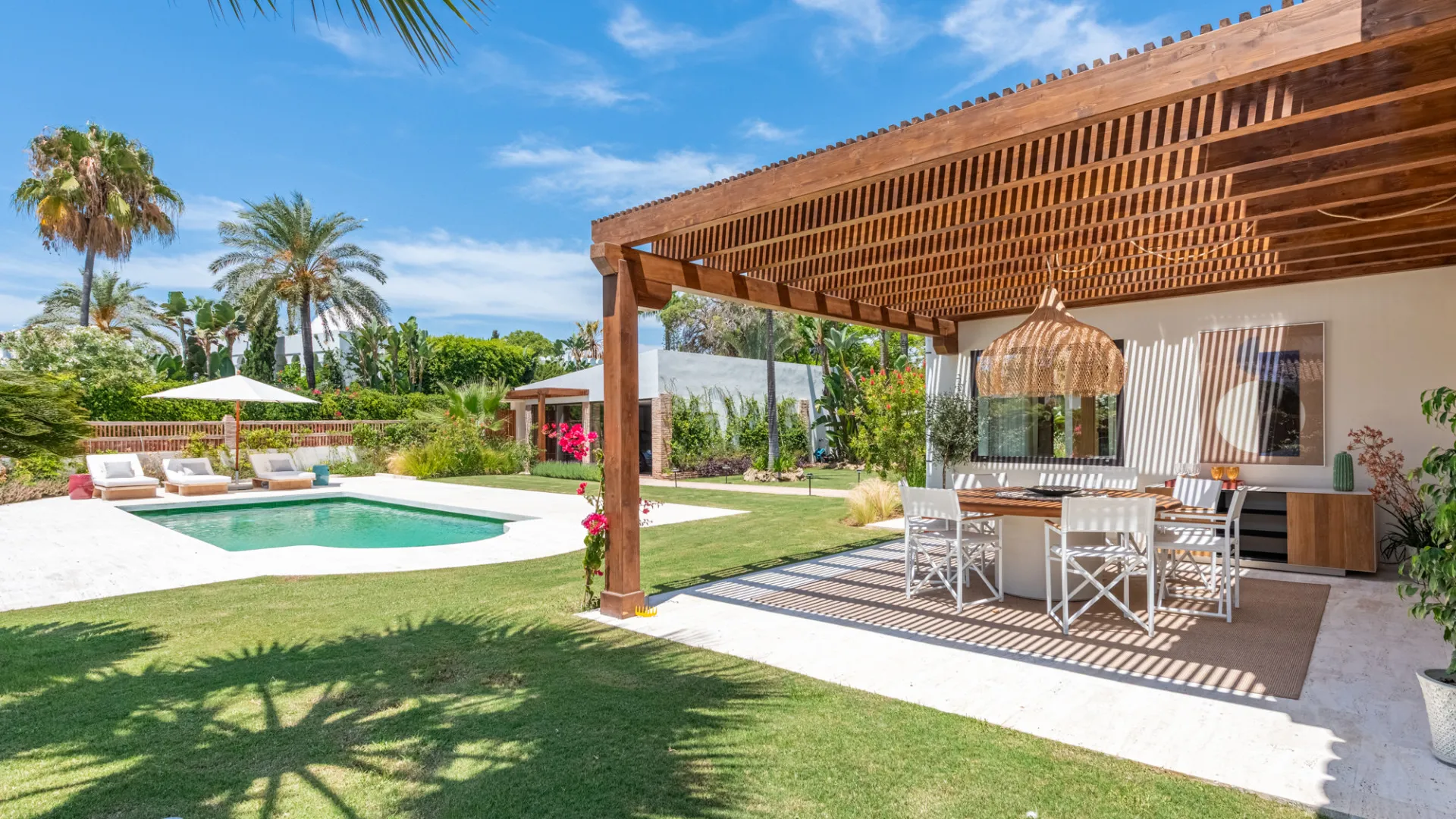 Buy Casasola 6 bedrooms villa